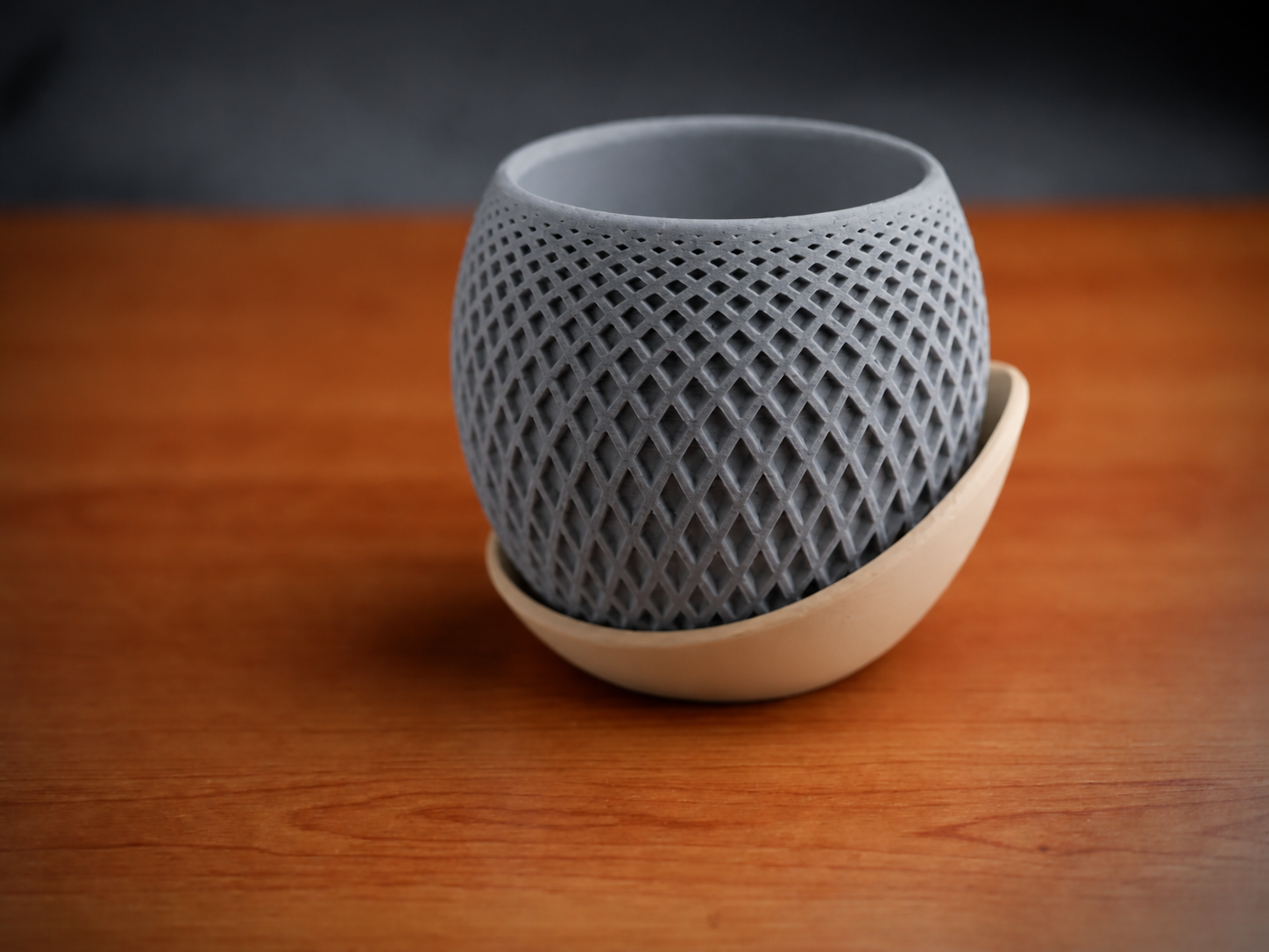 3D Baskı Küre Saksı - Kafes Dokulu İki Parçalı Dekoratif Saksı - Gri-Bej
