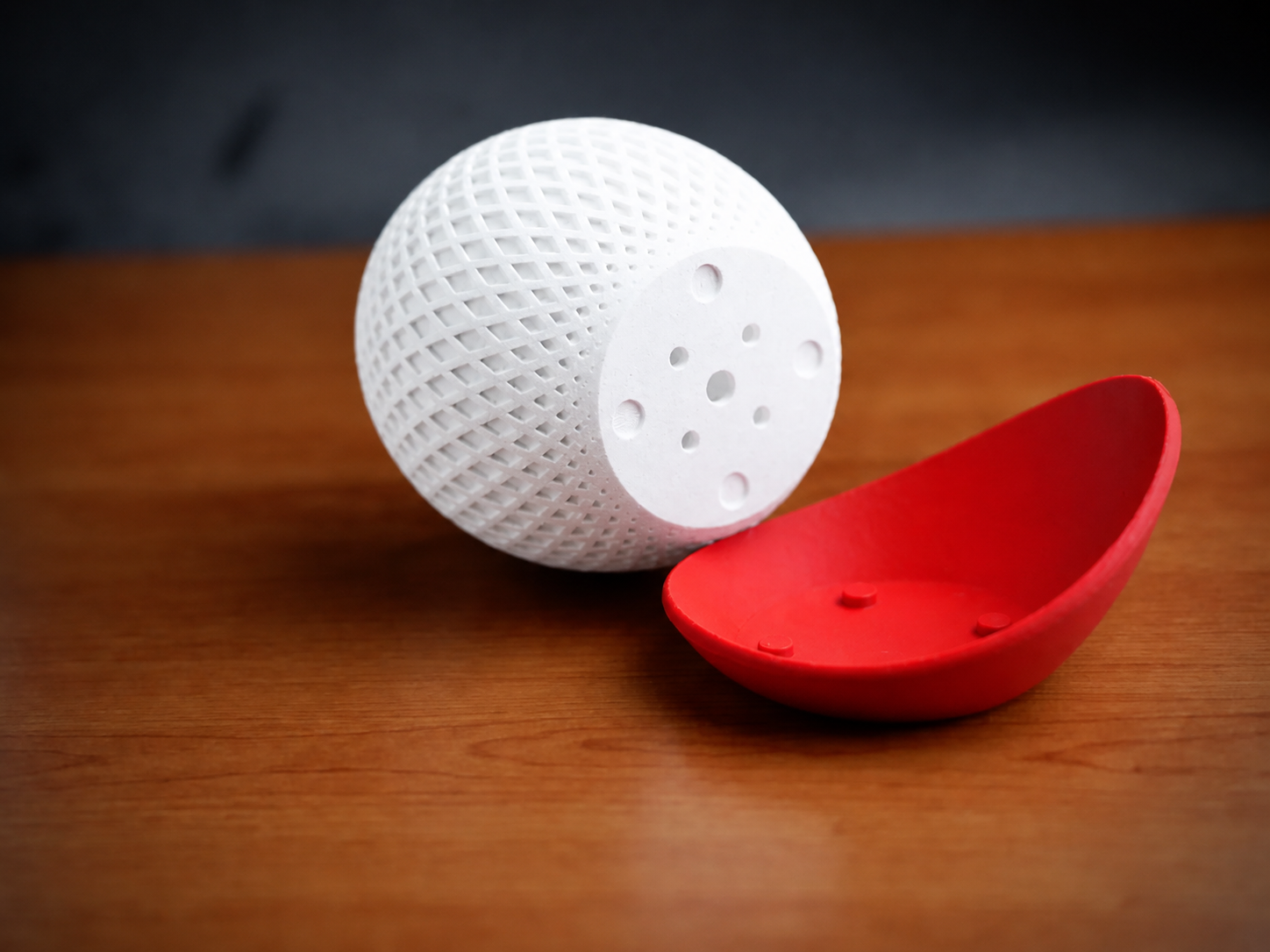 3D Baskı Küre Saksı - Kafes Dokulu İki Parçalı Dekoratif Saksı - Beyaz-Kırmızı