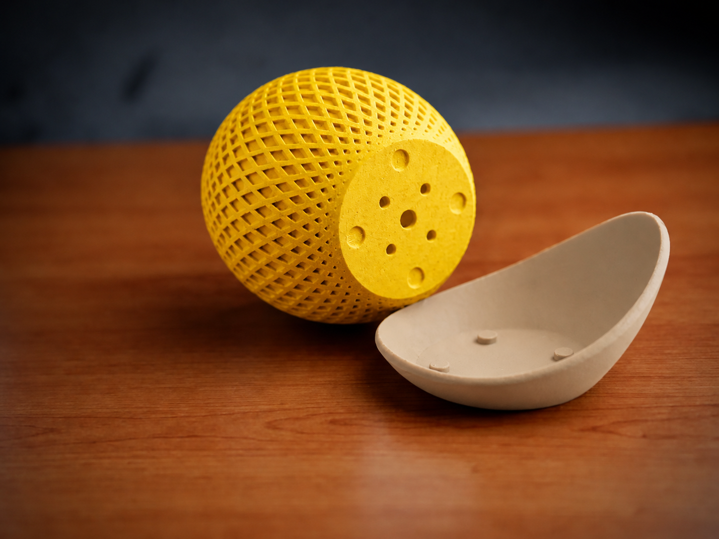 3D Baskı Küre Saksı - Kafes Dokulu İki Parçalı Dekoratif Saksı - Sarı-Bej