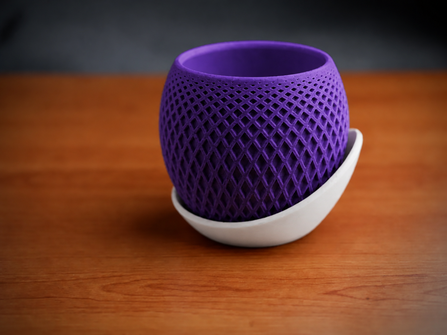 3D Baskı Küre Saksı - Kafes Dokulu İki Parçalı Dekoratif Saksı - Mor-Beyaz