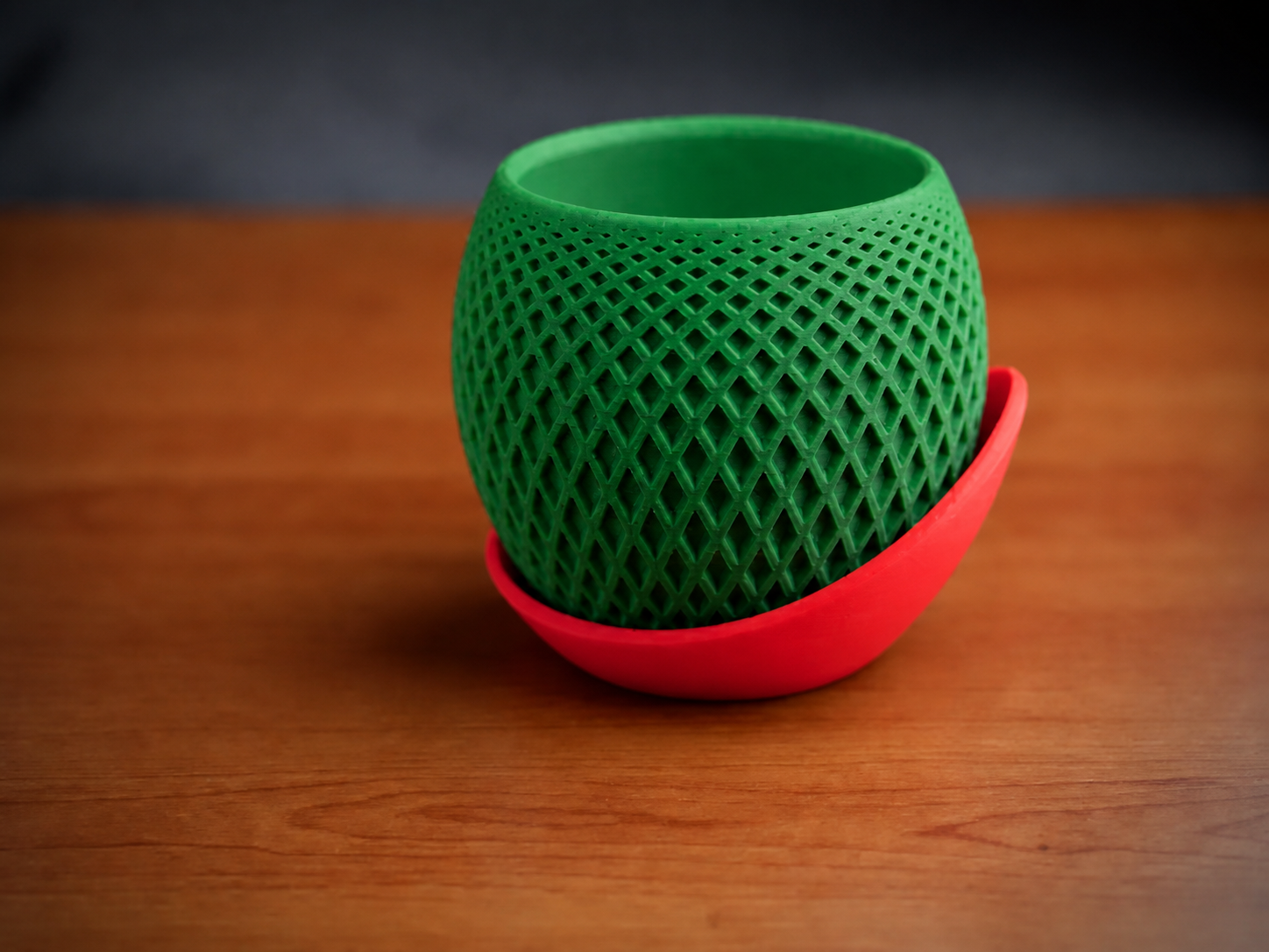 3D Baskı Küre Saksı - Kafes Dokulu İki Parçalı Dekoratif Saksı - Yeşil-Kırmızı