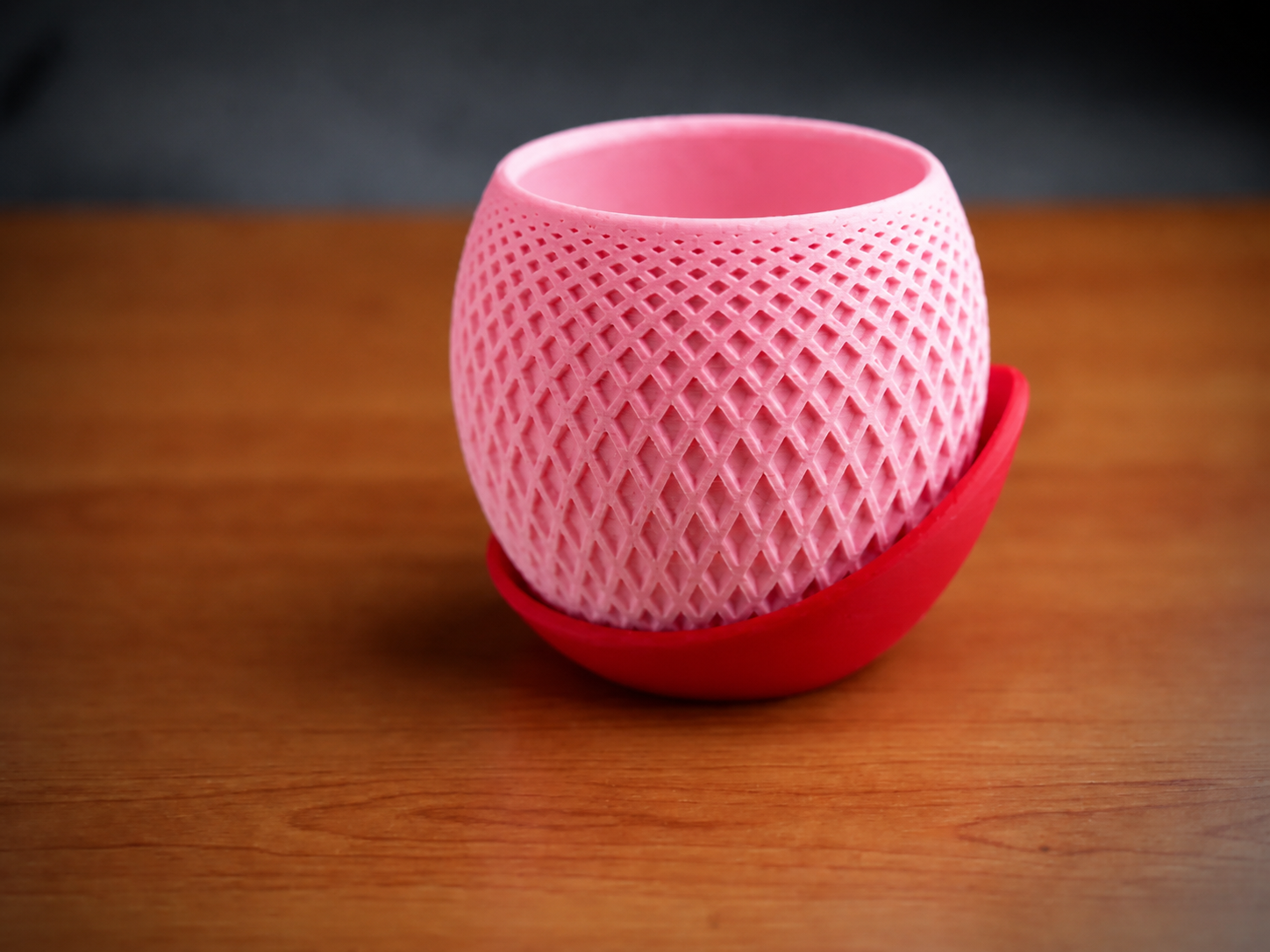 3D Baskı Küre Saksı - Kafes Dokulu İki Parçalı Dekoratif Saksı - Pembe-Kırmızı