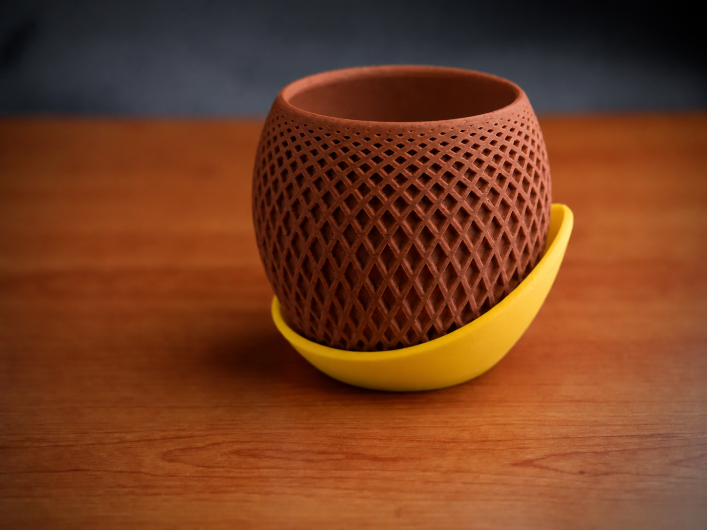 3D Baskı Küre Saksı - Kafes Dokulu İki Parçalı Dekoratif Saksı - Kahverengi-Sarı