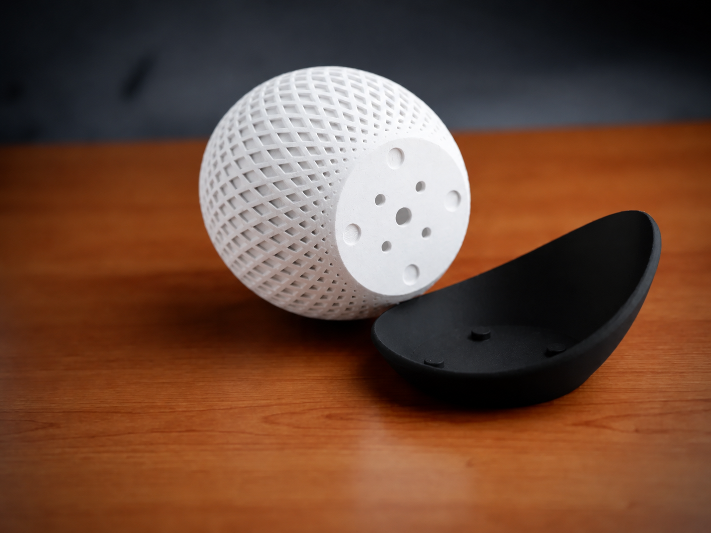 3D Baskı Küre Saksı - Kafes Dokulu İki Parçalı Dekoratif Saksı - Beyaz-Siyah