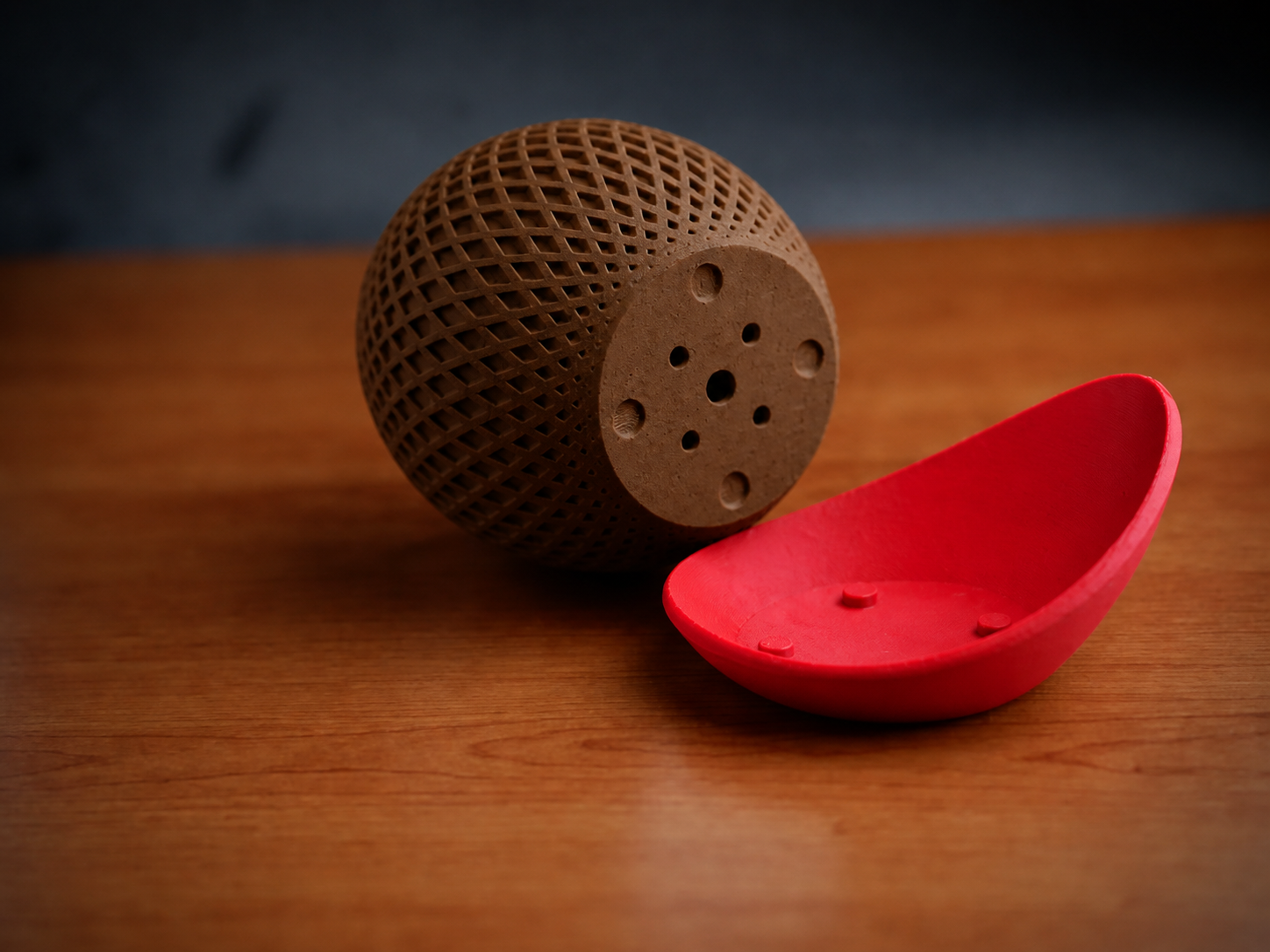 3D Baskı Küre Saksı - Kafes Dokulu İki Parçalı Dekoratif Saksı - Kahverengi-Kırmızı