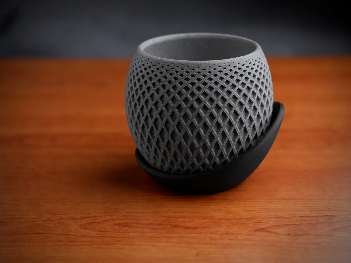 3D Baskı Küre Saksı - Kafes Dokulu İki Parçalı Dekoratif Saksı - Gri-Siyah