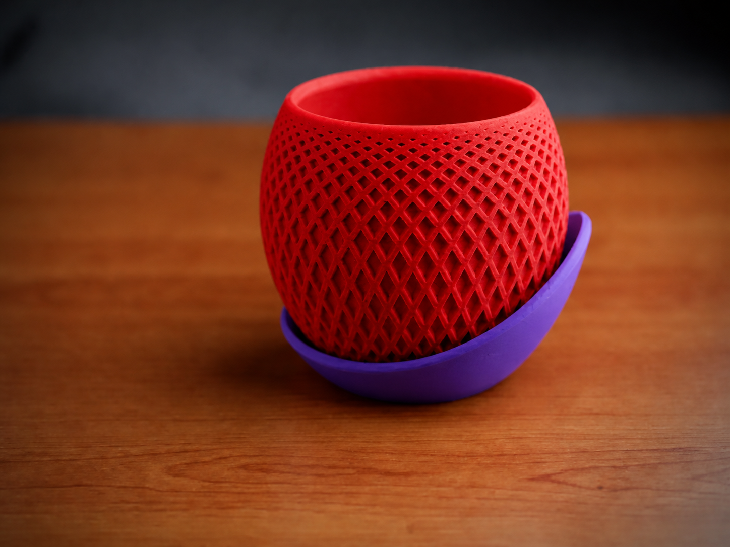 3D Baskı Küre Saksı - Kafes Dokulu İki Parçalı Dekoratif Saksı - Kırmızı-Mor