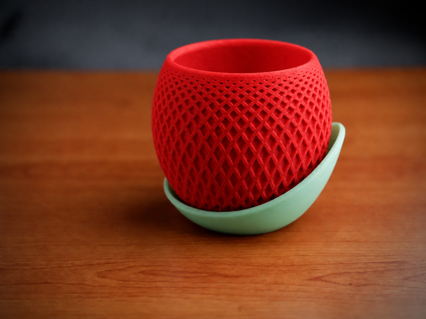 3D Baskı Küre Saksı - Kafes Dokulu İki Parçalı Dekoratif Saksı - Kırmızı-Mint