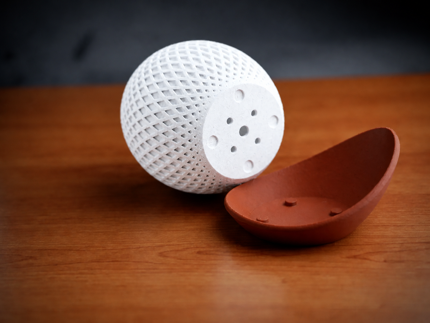 3D Baskı Küre Saksı - Kafes Dokulu İki Parçalı Dekoratif Saksı - Beyaz-Kahverengi