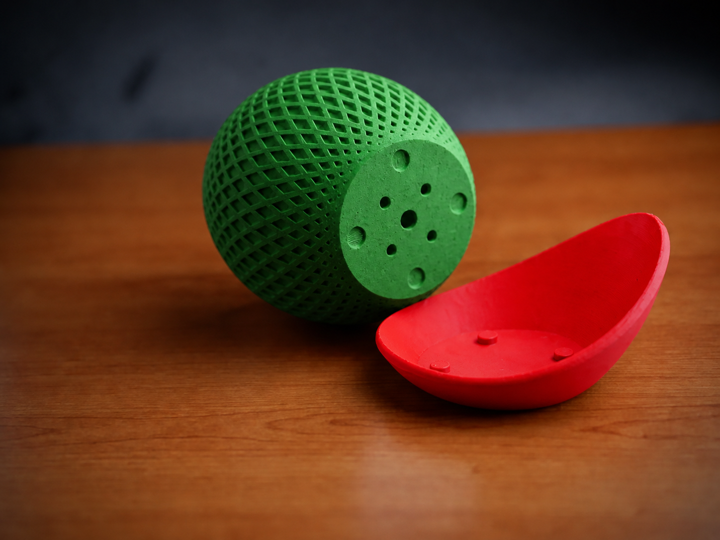 3D Baskı Küre Saksı - Kafes Dokulu İki Parçalı Dekoratif Saksı - Yeşil-Kırmızı