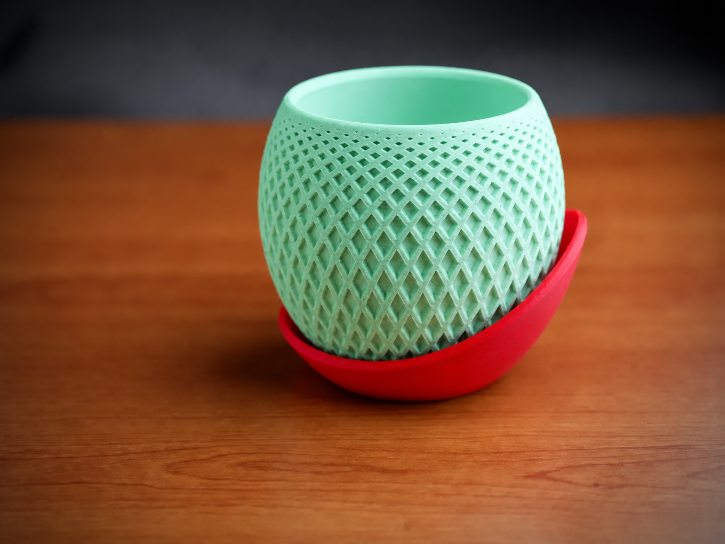 3D Baskı Küre Saksı - Kafes Dokulu İki Parçalı Dekoratif Saksı - Mint-Kırmızı