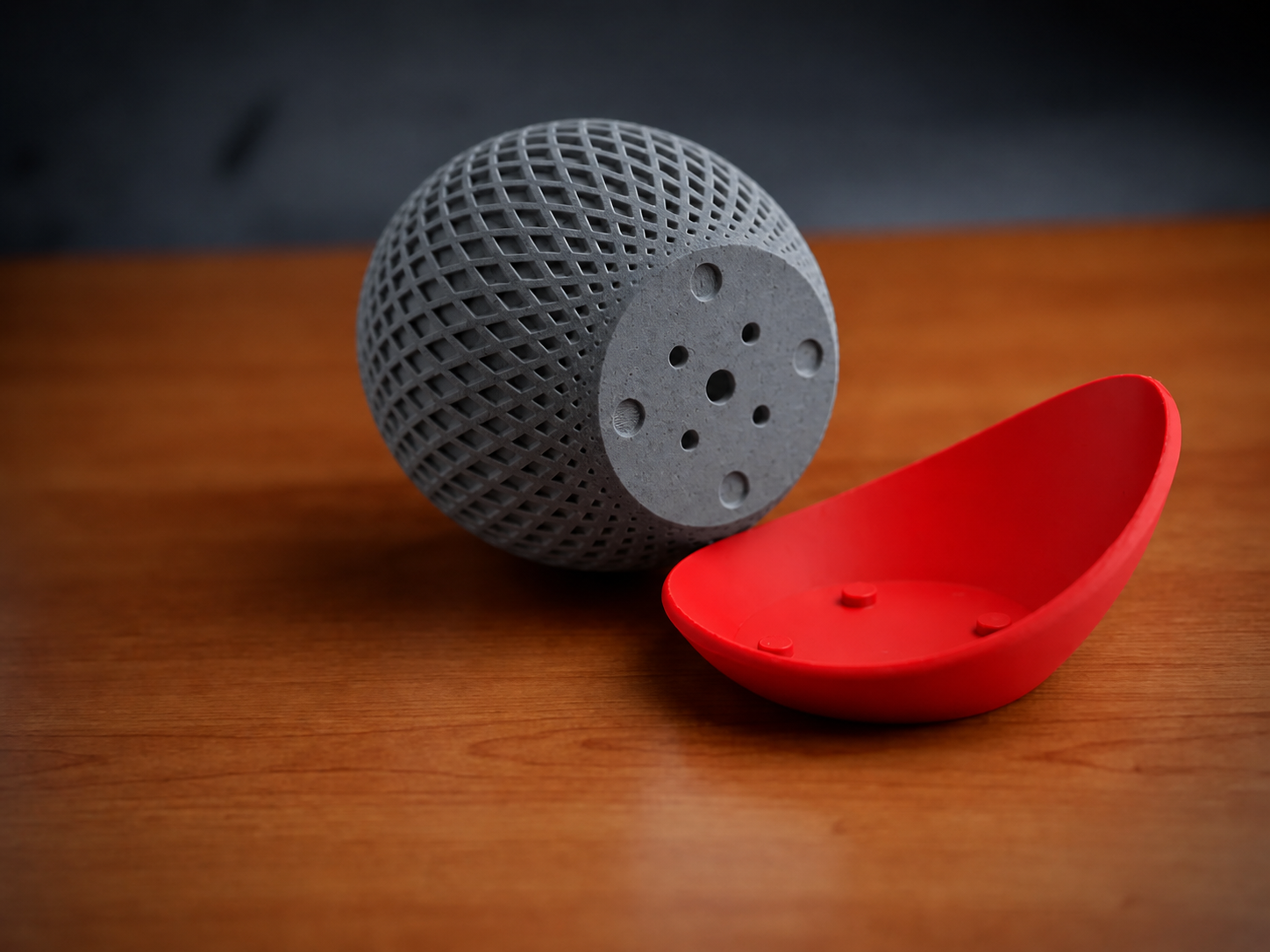 3D Baskı Küre Saksı - Kafes Dokulu İki Parçalı Dekoratif Saksı - Gri-Kırmızı