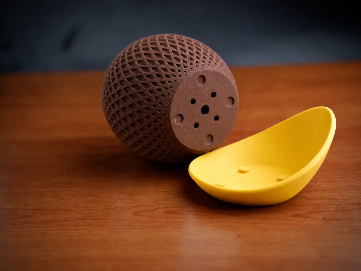 3D Baskı Küre Saksı - Kafes Dokulu İki Parçalı Dekoratif Saksı - Kahverengi-Sarı