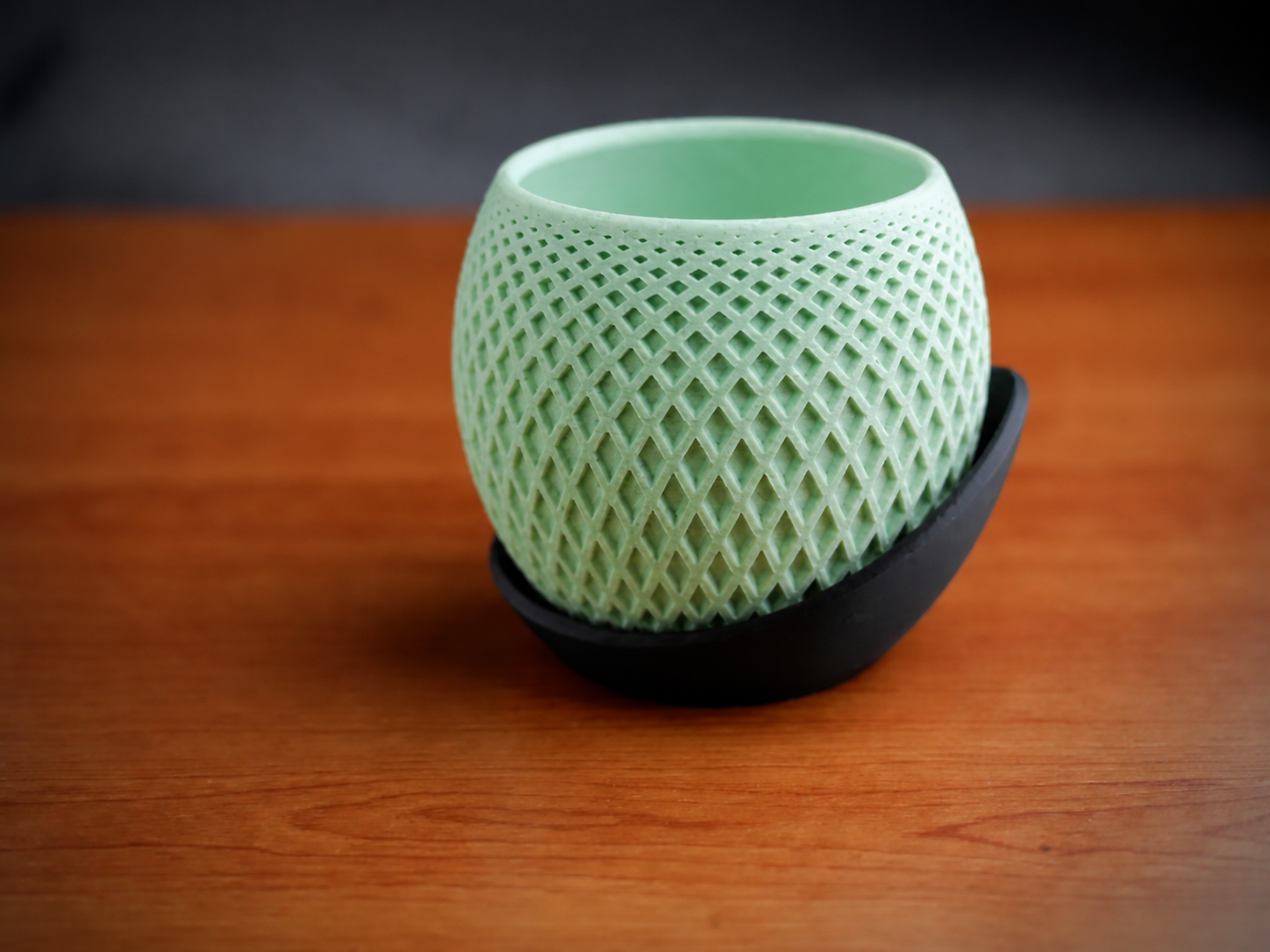 3D Baskı Küre Saksı - Kafes Dokulu İki Parçalı Dekoratif Saksı - Mint-Siyah