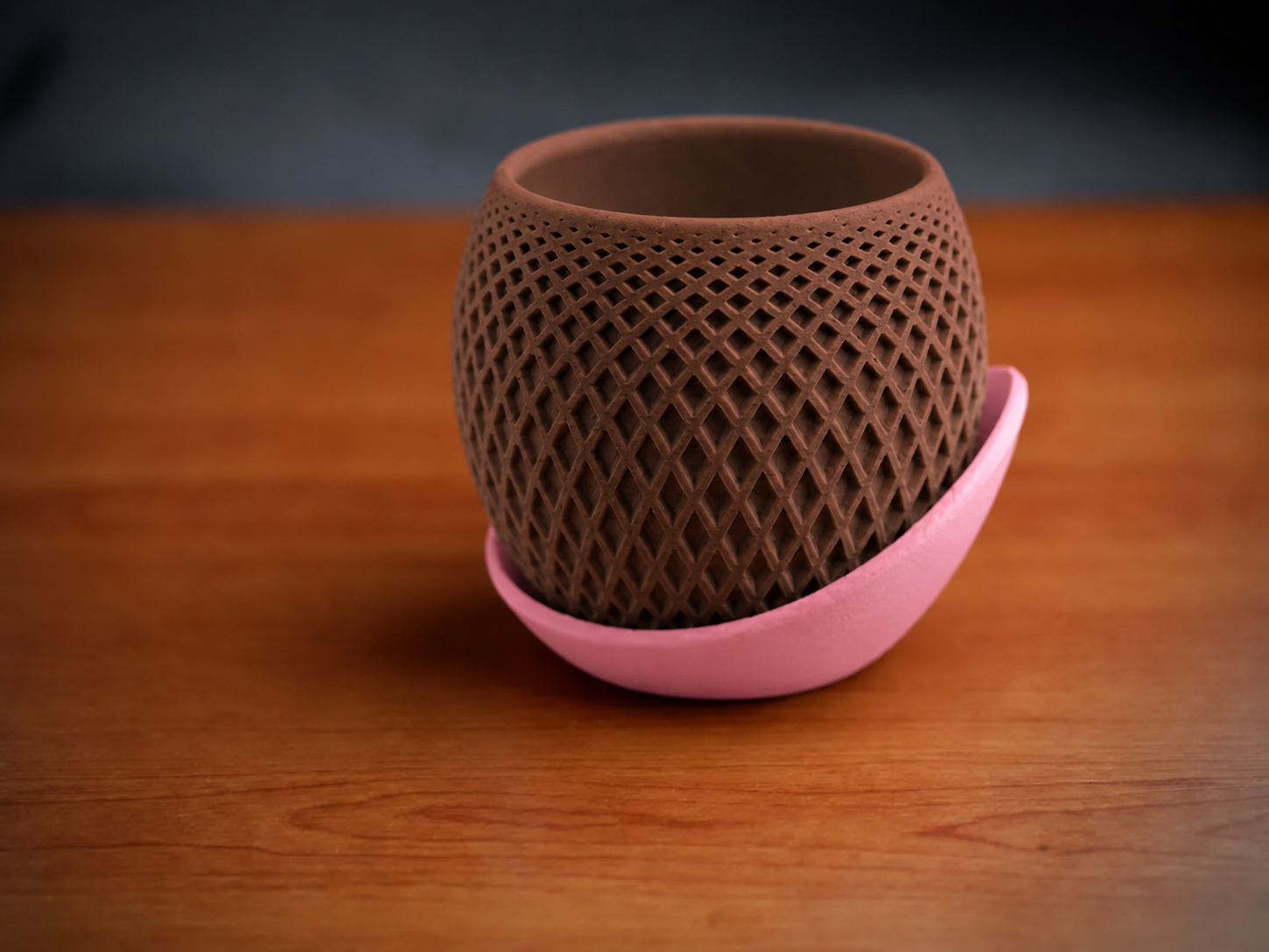 3D Baskı Küre Saksı - Kafes Dokulu İki Parçalı Dekoratif Saksı - Kahverengi-Pembe