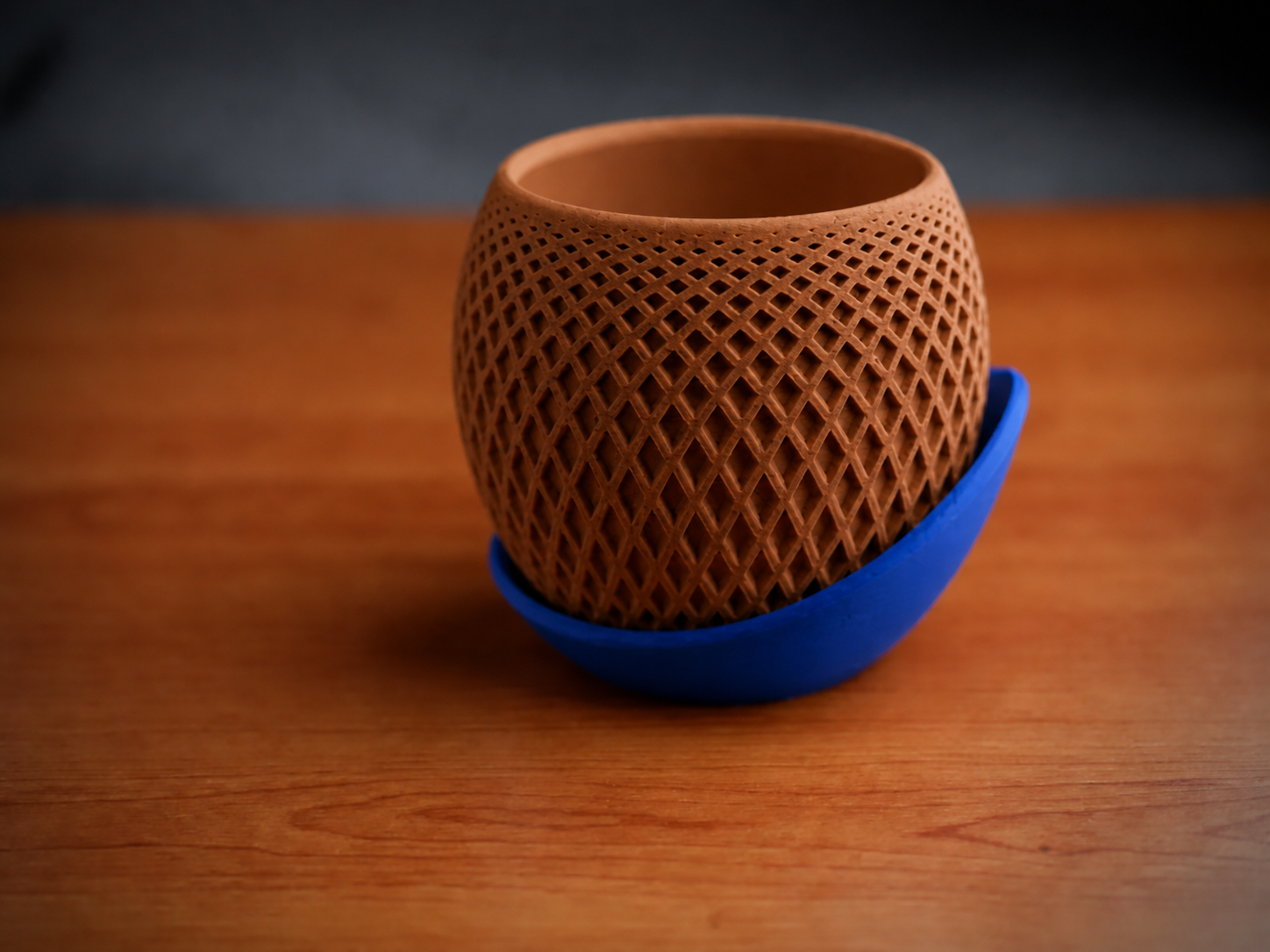 3D Baskı Küre Saksı - Kafes Dokulu İki Parçalı Dekoratif Saksı - Kahverengi-Mavi