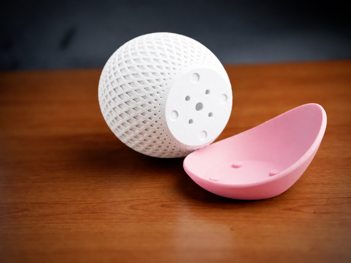 3D Baskı Küre Saksı - Kafes Dokulu İki Parçalı Dekoratif Saksı - Beyaz-Pembe