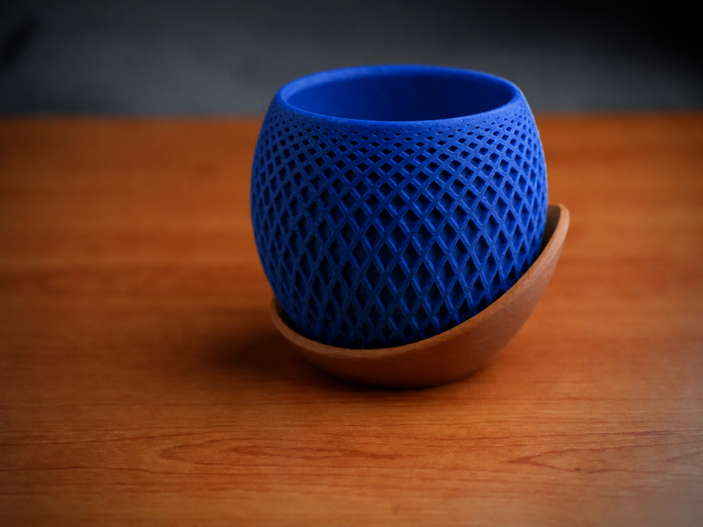 3D Baskı Küre Saksı - Kafes Dokulu İki Parçalı Dekoratif Saksı - Mavi-Kahverengi