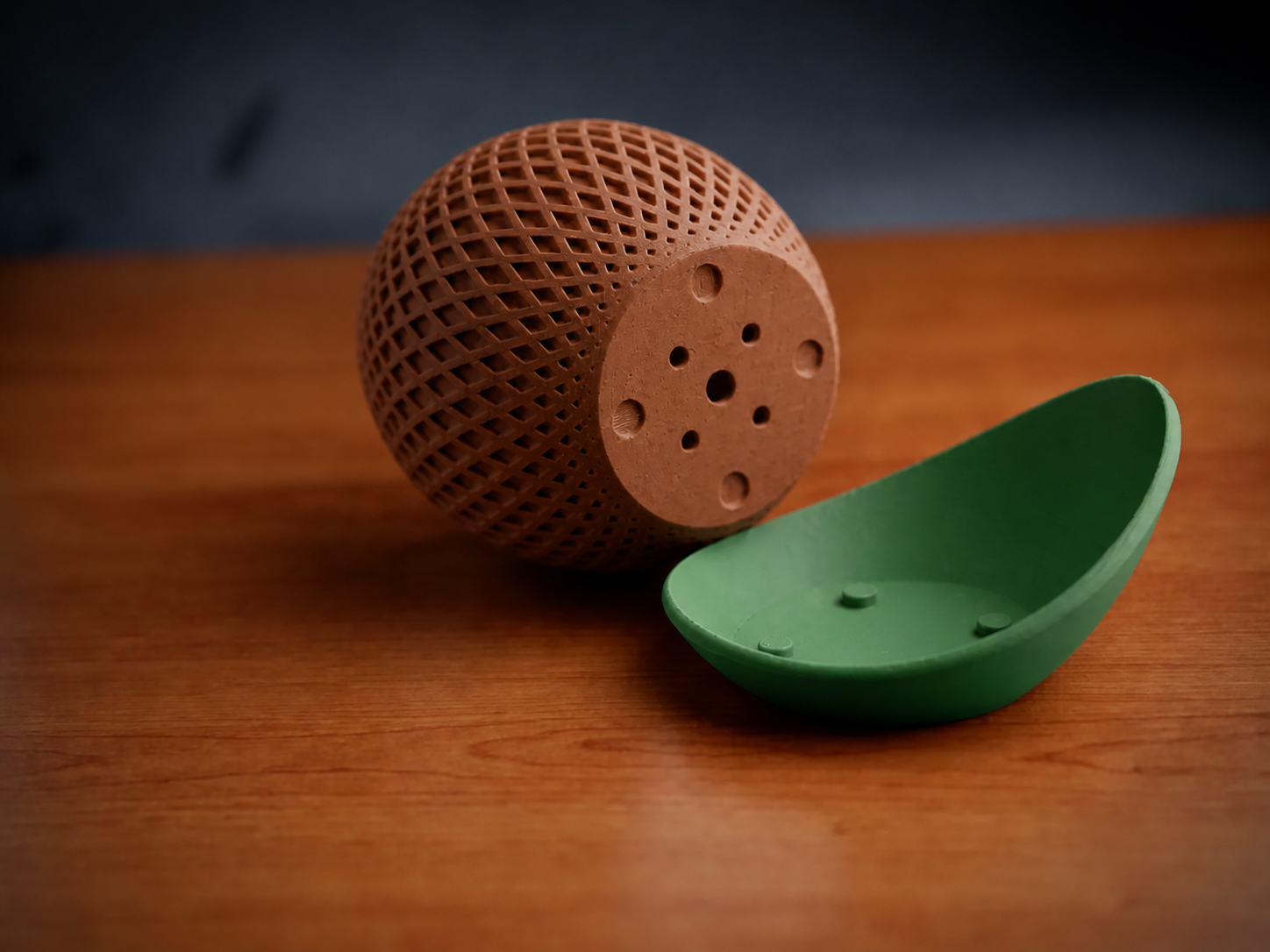 3D Baskı Küre Saksı - Kafes Dokulu İki Parçalı Dekoratif Saksı - Kahverengi-Yeşil