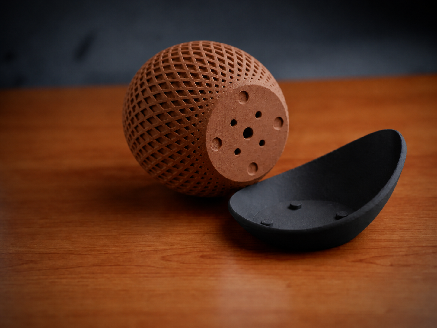 3D Baskı Küre Saksı - Kafes Dokulu İki Parçalı Dekoratif Saksı - Kahverengi-Siyah