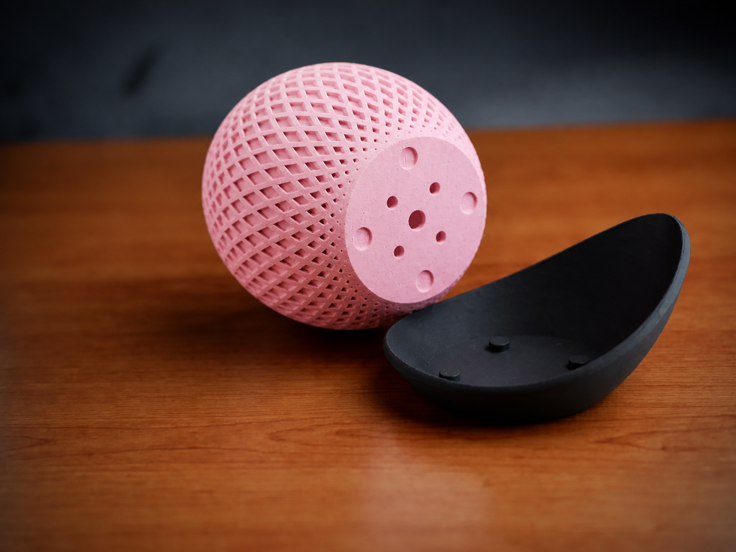 3D Baskı Küre Saksı - Kafes Dokulu İki Parçalı Dekoratif Saksı - Pembe-Siyah