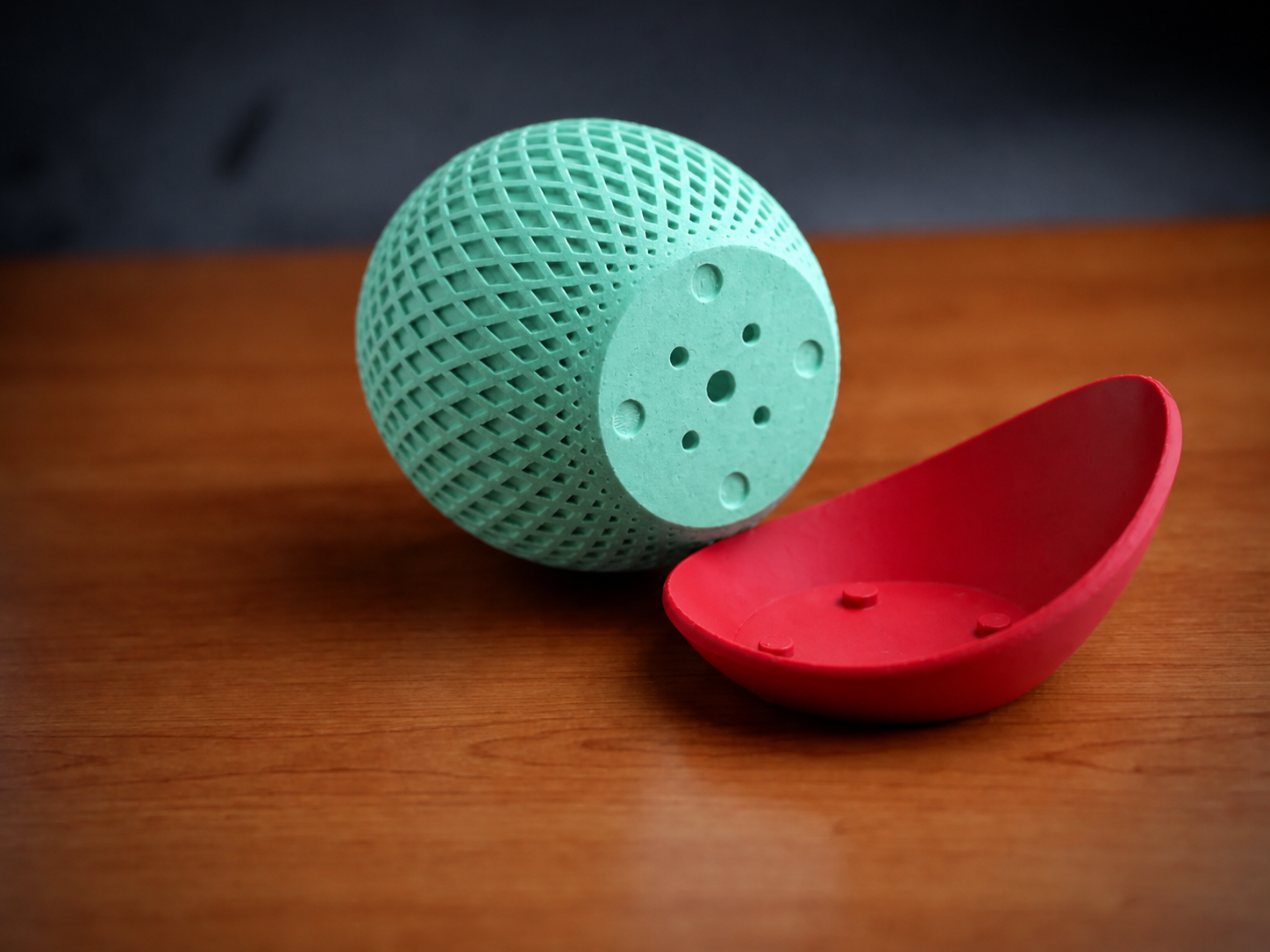 3D Baskı Küre Saksı - Kafes Dokulu İki Parçalı Dekoratif Saksı - Mint-Kırmızı