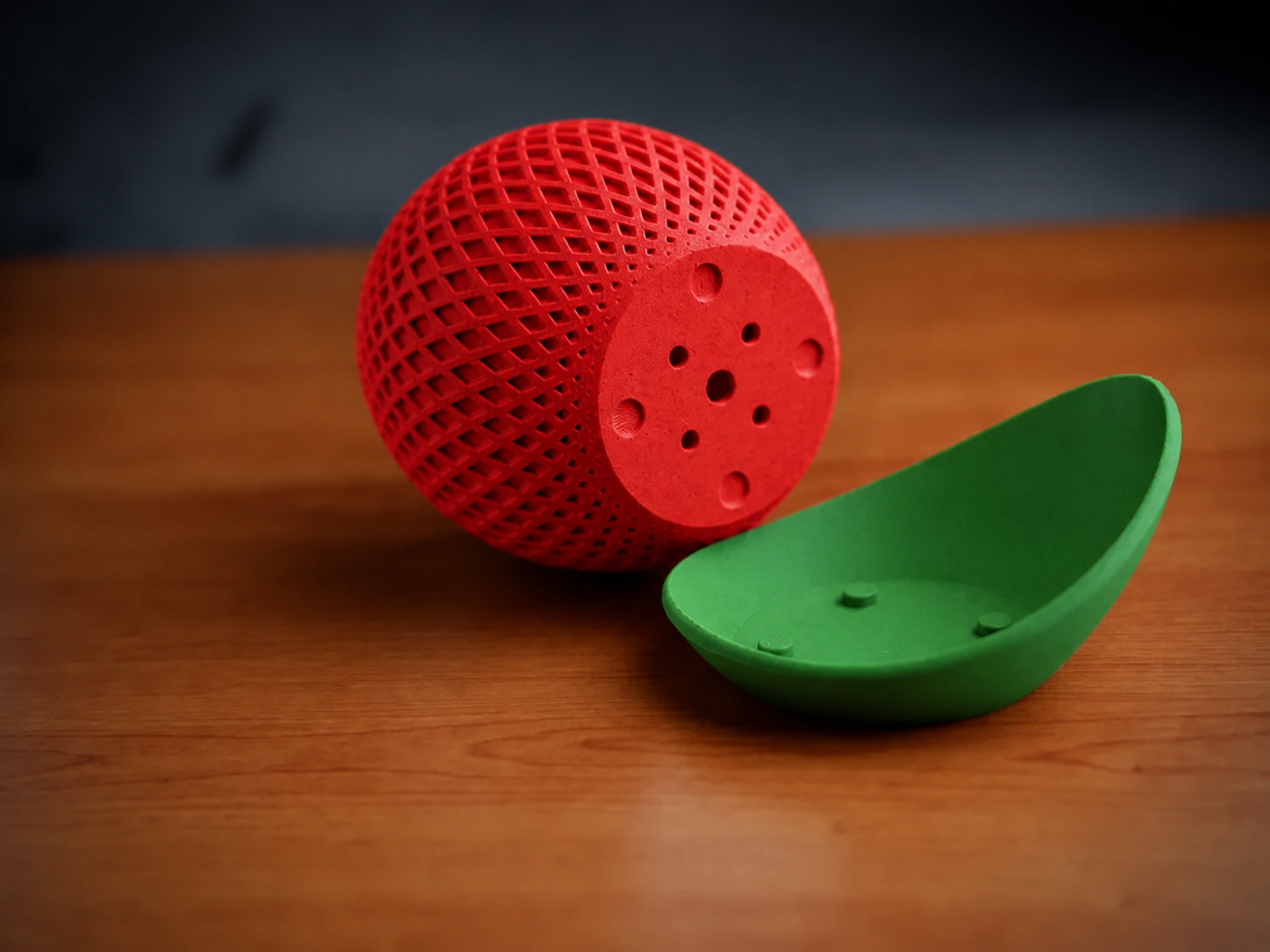 3D Baskı Küre Saksı - Kafes Dokulu İki Parçalı Dekoratif Saksı - Kırmızı-Yeşil