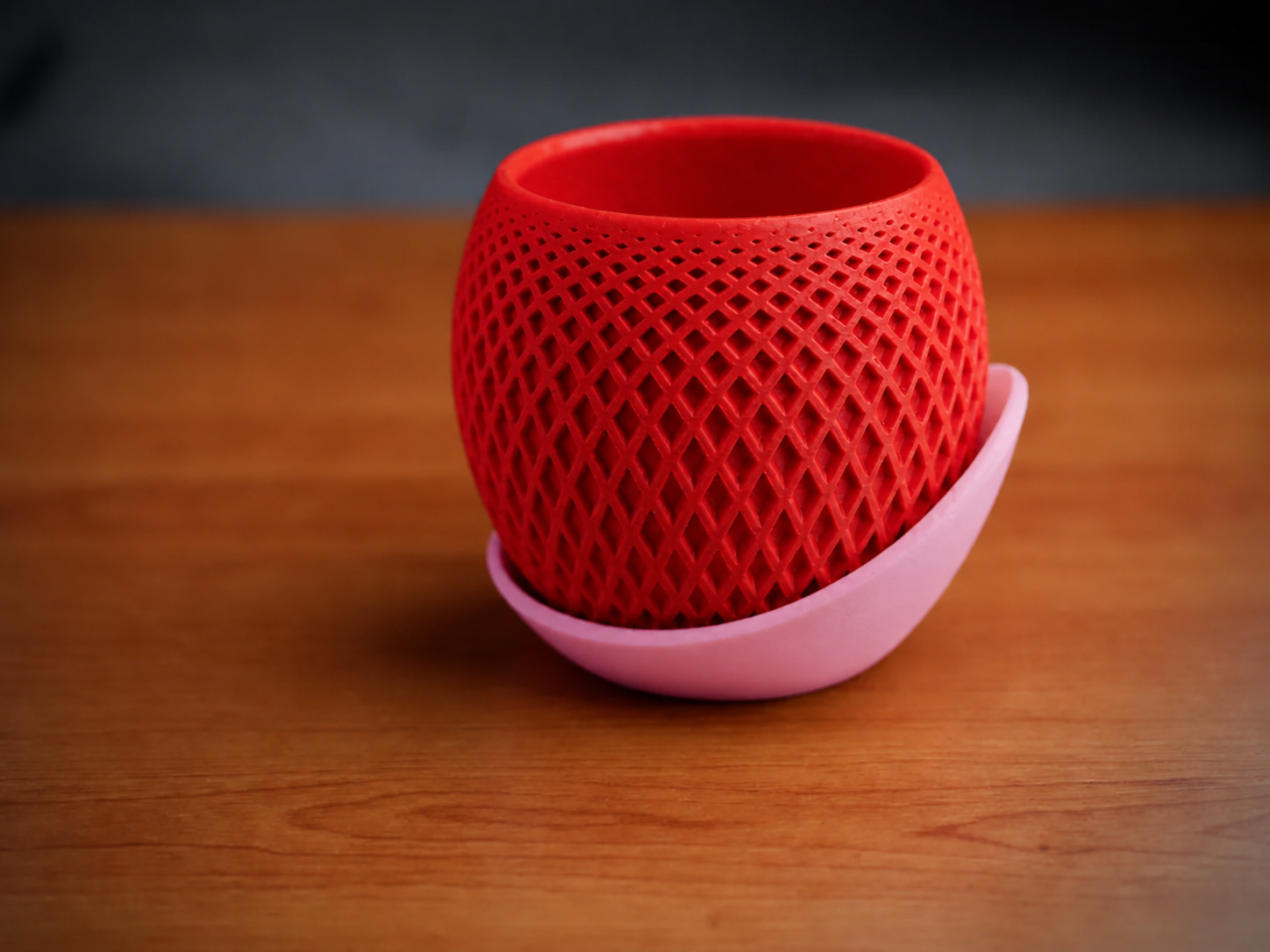 3D Baskı Küre Saksı - Kafes Dokulu İki Parçalı Dekoratif Saksı - Kırmızı-Pembe