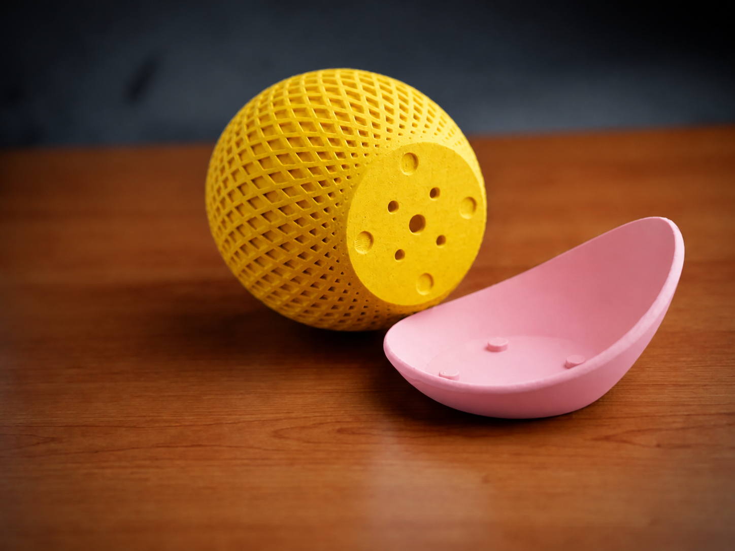 3D Baskı Küre Saksı - Kafes Dokulu İki Parçalı Dekoratif Saksı - Sarı-Pembe