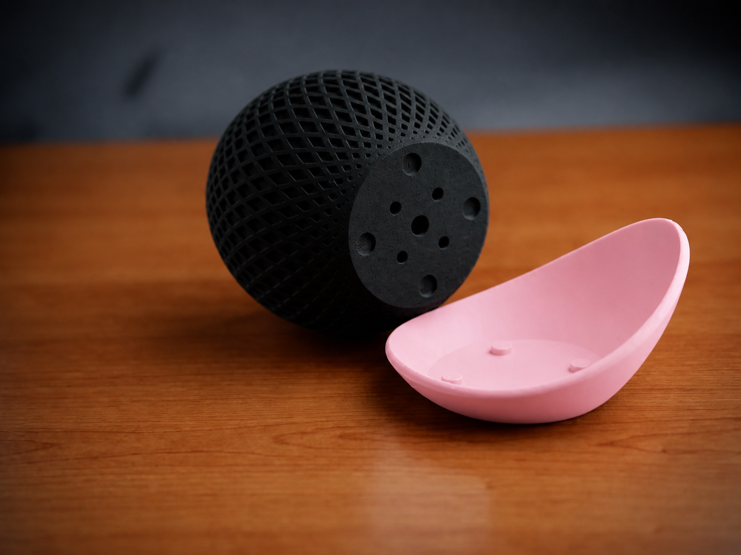 3D Baskı Küre Saksı - Kafes Dokulu İki Parçalı Dekoratif Saksı - Siyah-Pembe