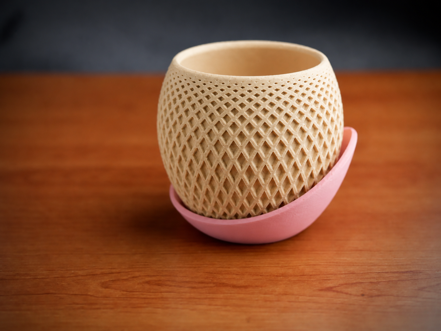 3D Baskı Küre Saksı - Kafes Dokulu İki Parçalı Dekoratif Saksı - Bej-Pembe