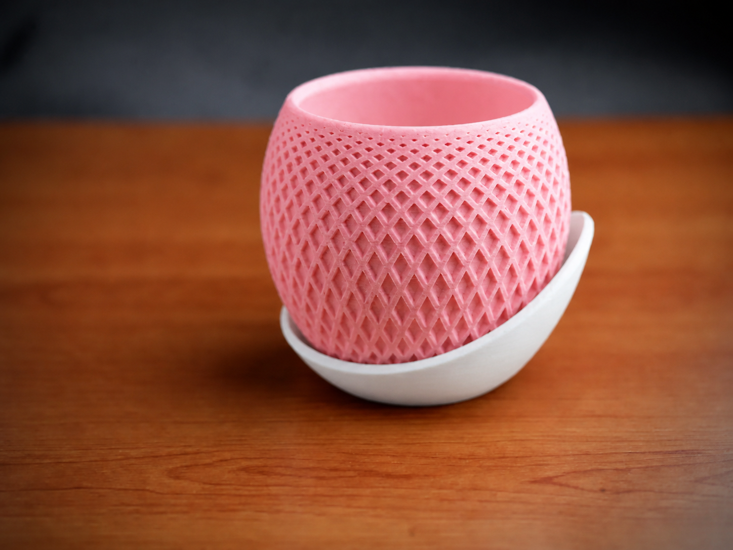 3D Baskı Küre Saksı - Kafes Dokulu İki Parçalı Dekoratif Saksı - Pembe-Beyaz