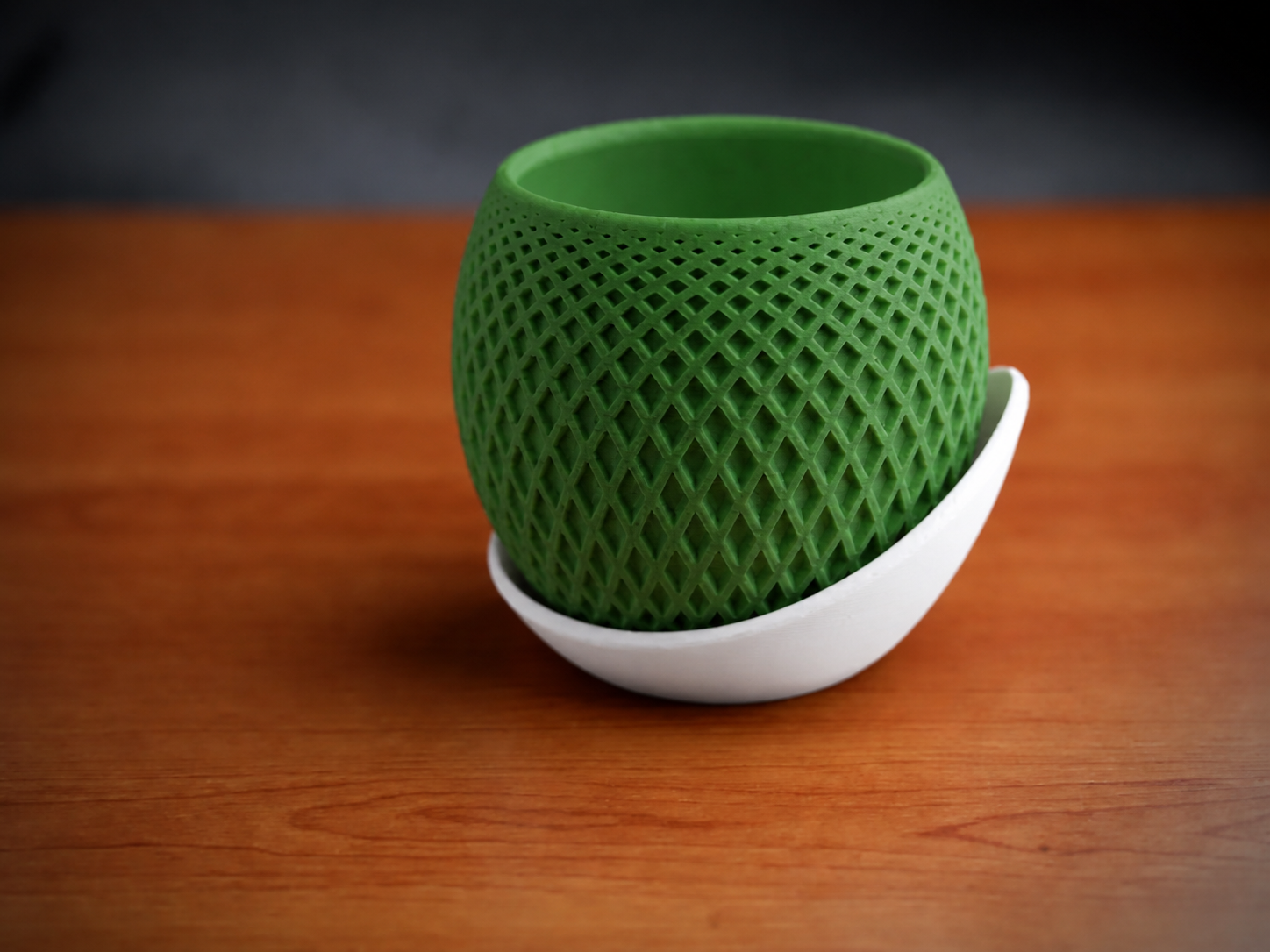 3D Baskı Küre Saksı - Kafes Dokulu İki Parçalı Dekoratif Saksı - Yeşil-Beyaz