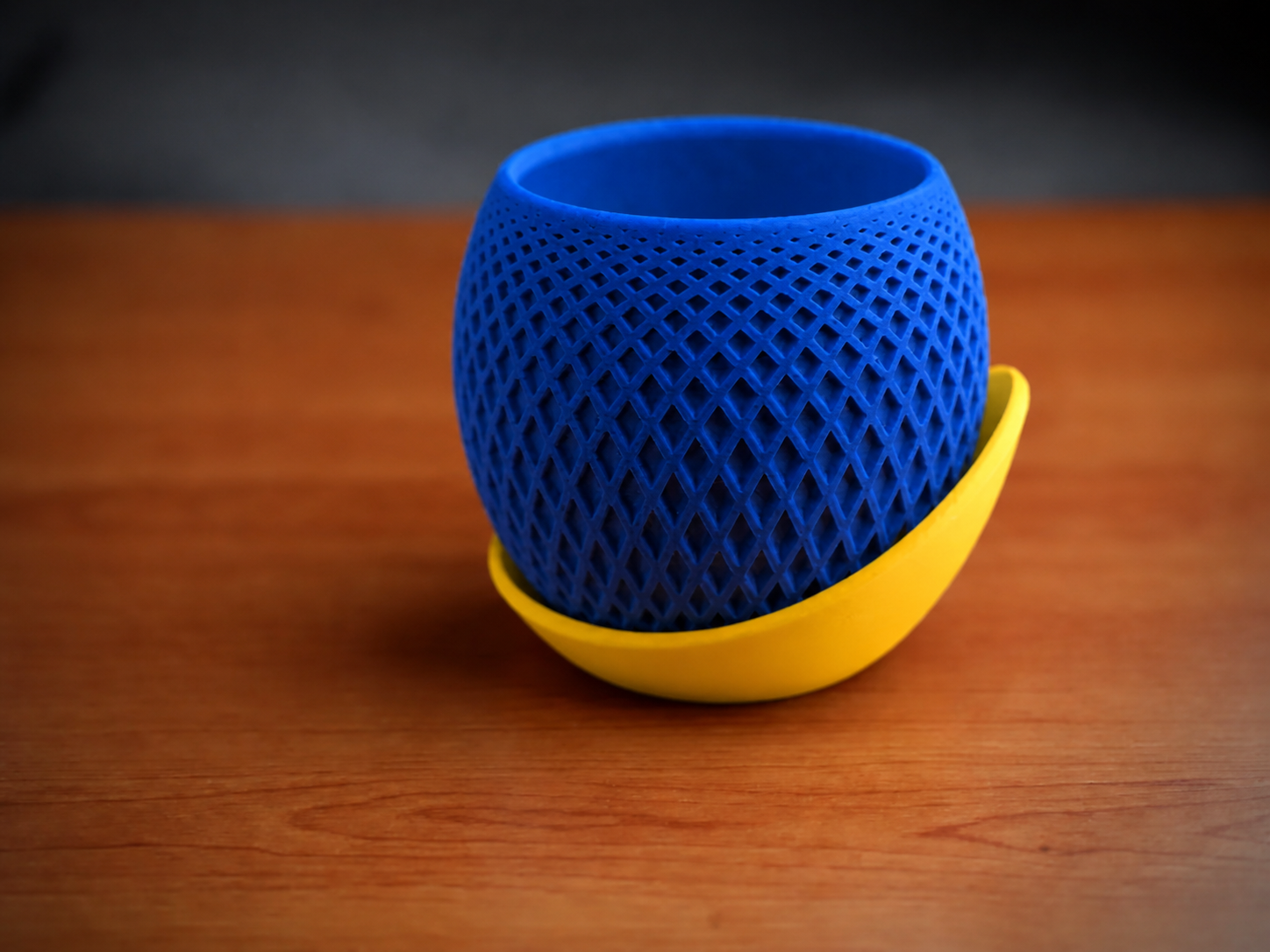 3D Baskı Küre Saksı - Kafes Dokulu İki Parçalı Dekoratif Saksı - Mavi-Sarı