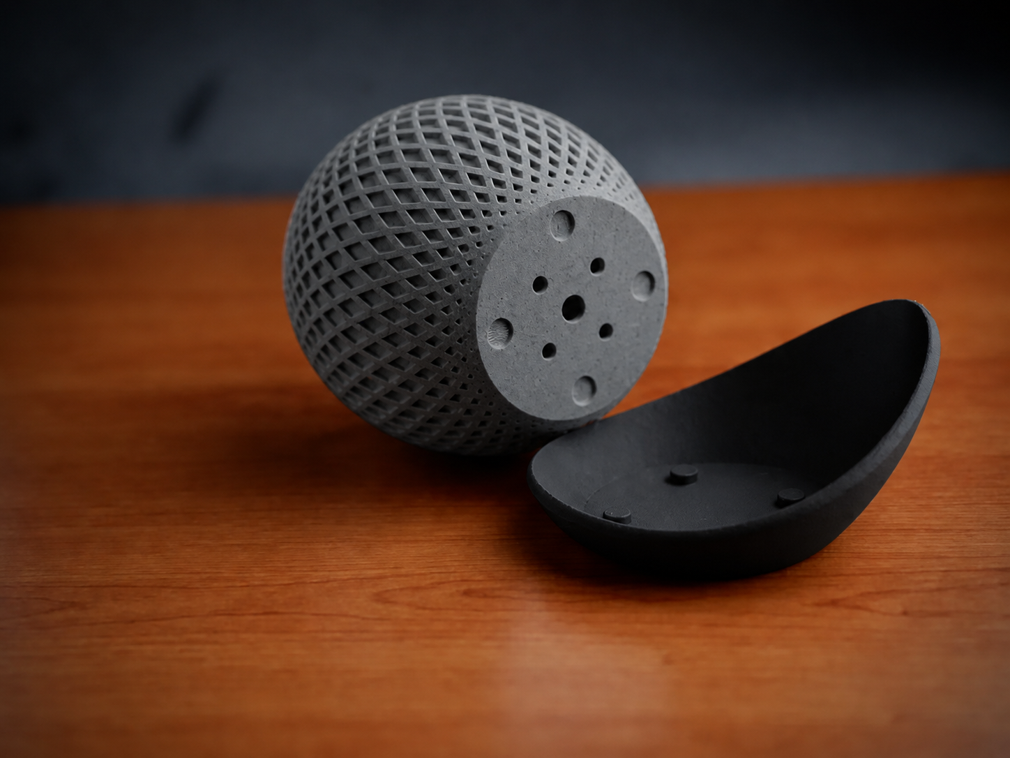 3D Baskı Küre Saksı - Kafes Dokulu İki Parçalı Dekoratif Saksı - Gri-Siyah
