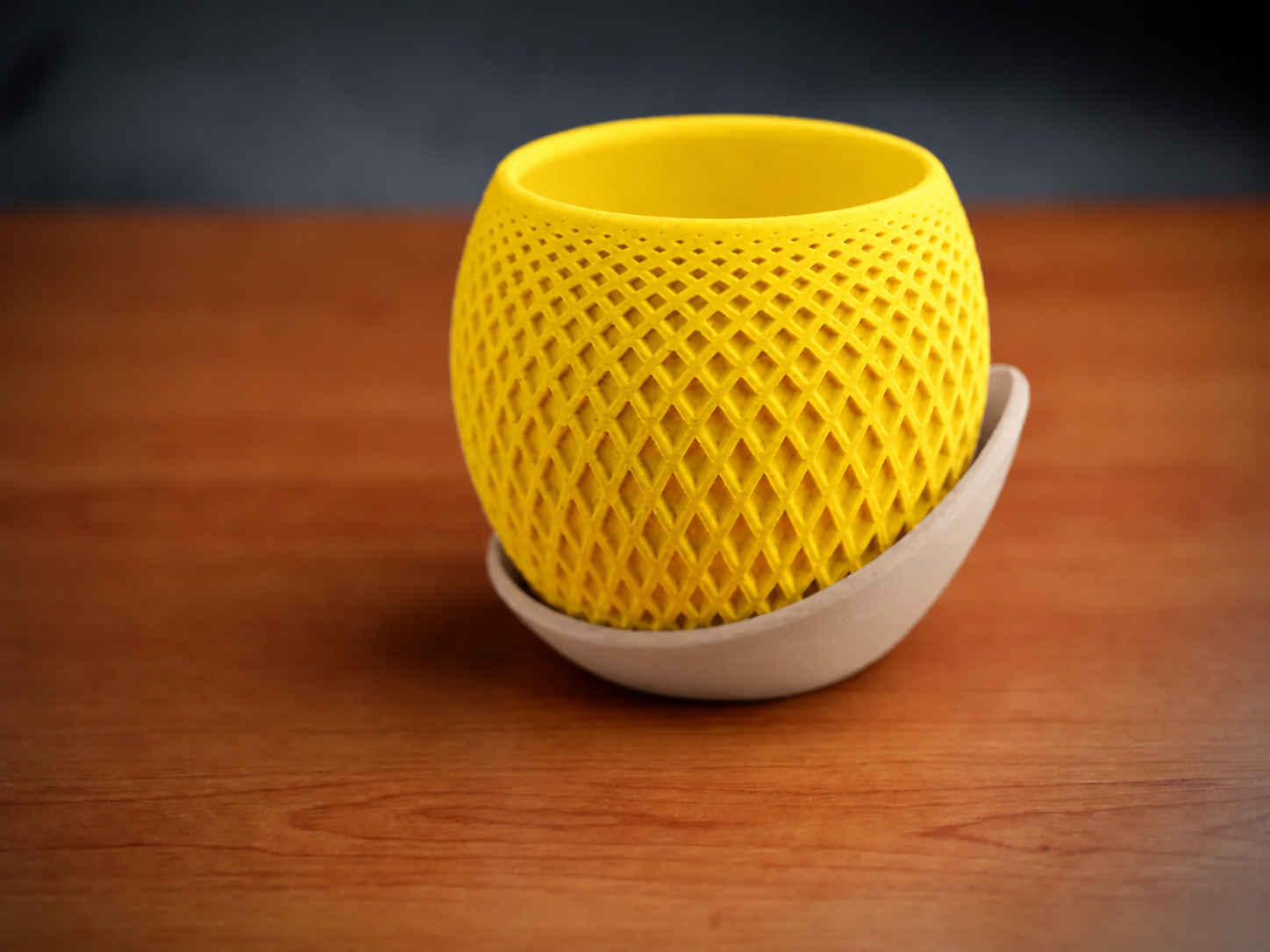 3D Baskı Küre Saksı - Kafes Dokulu İki Parçalı Dekoratif Saksı - Sarı-Bej