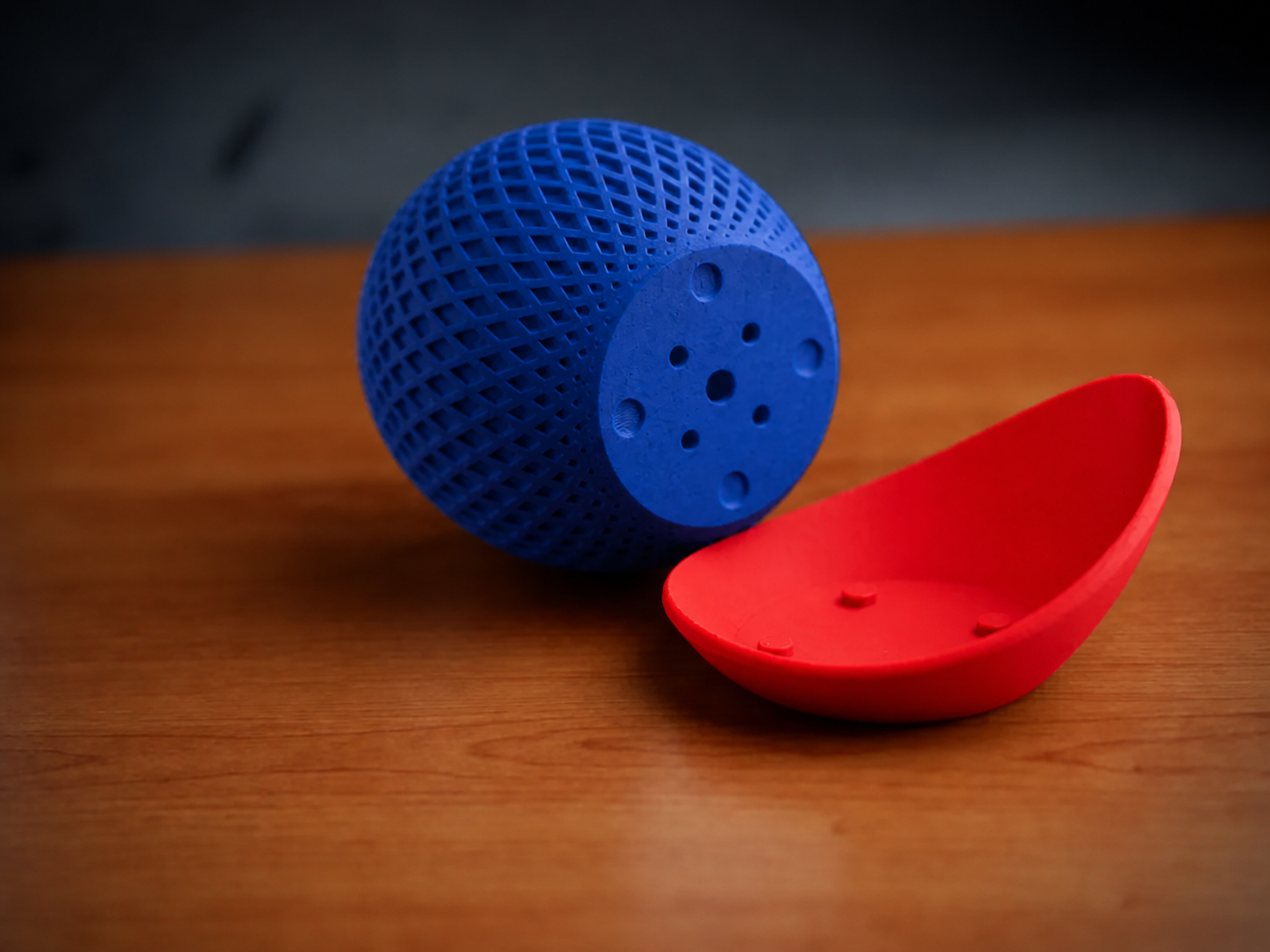 3D Baskı Küre Saksı - Kafes Dokulu İki Parçalı Dekoratif Saksı - Mavi-Kırmızı