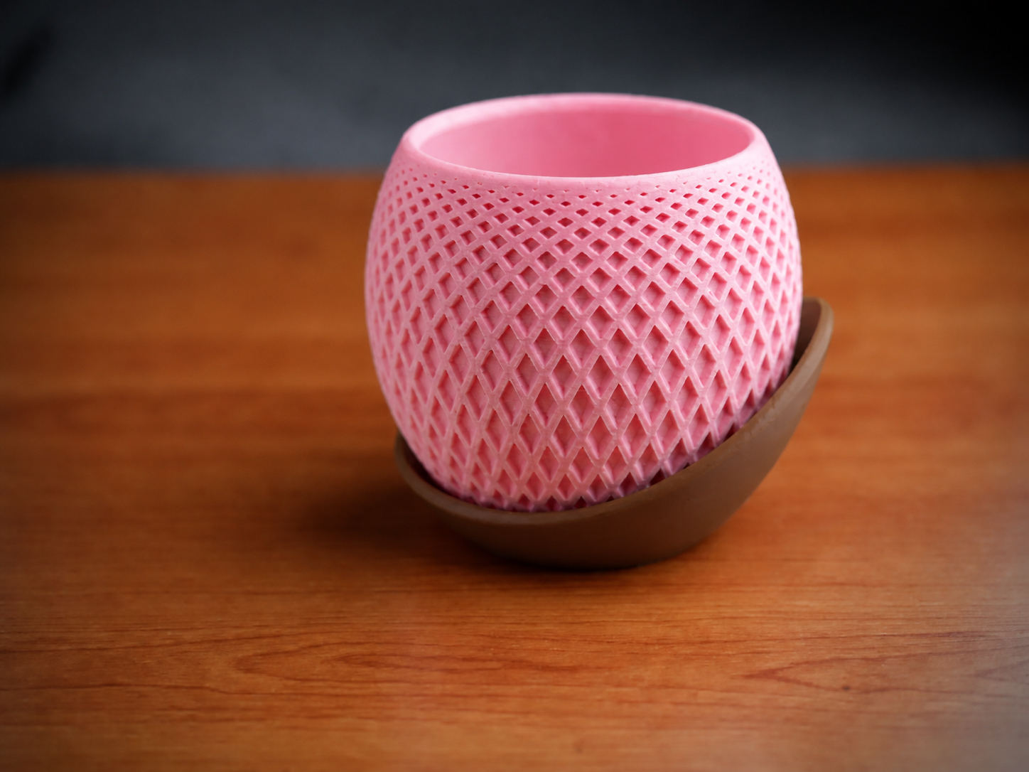 3D Baskı Küre Saksı - Kafes Dokulu İki Parçalı Dekoratif Saksı - Pembe-Kahverengi