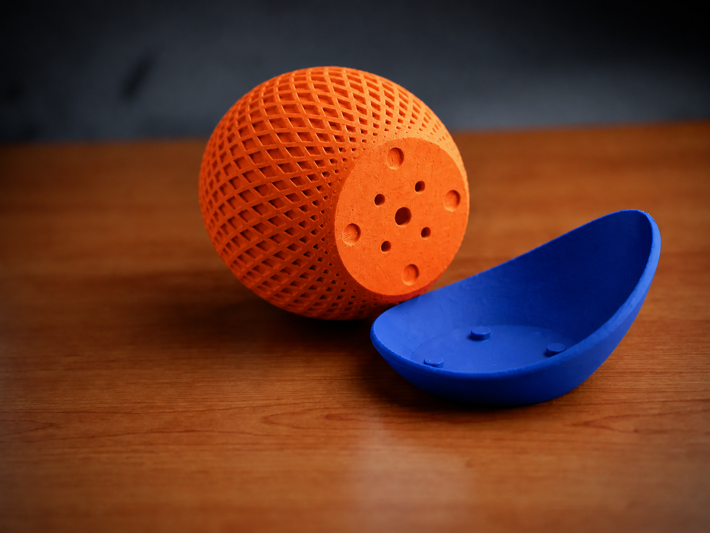 3D Baskı Küre Saksı - Kafes Dokulu İki Parçalı Dekoratif Saksı - Turuncu-Mavi