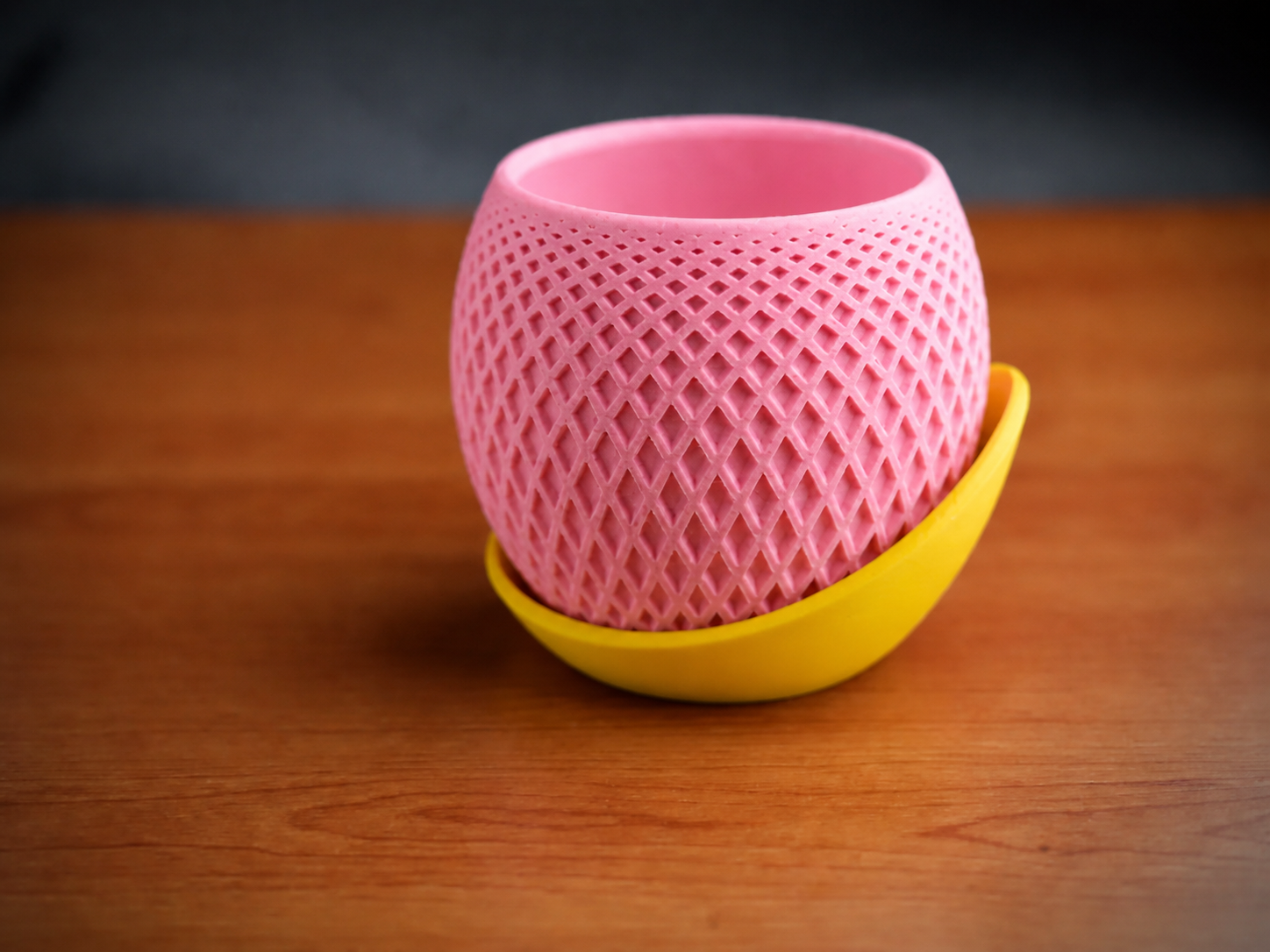 3D Baskı Küre Saksı - Kafes Dokulu İki Parçalı Dekoratif Saksı - Pembe-Sarı