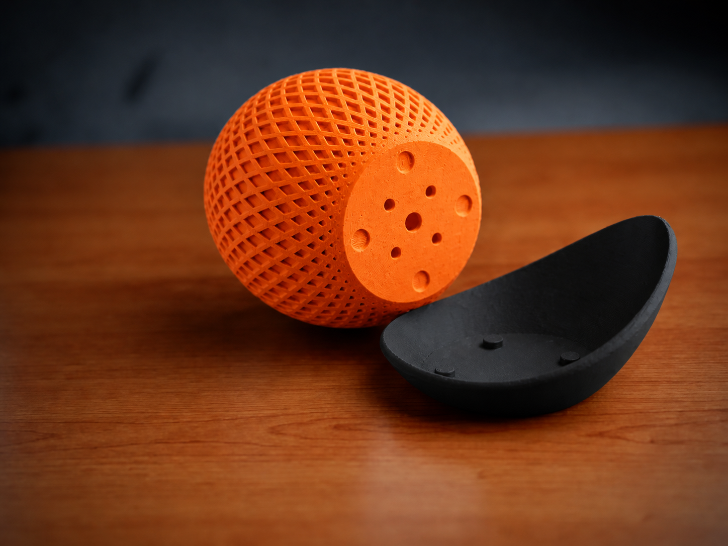 3D Baskı Küre Saksı - Kafes Dokulu İki Parçalı Dekoratif Saksı - Turuncu-Siyah