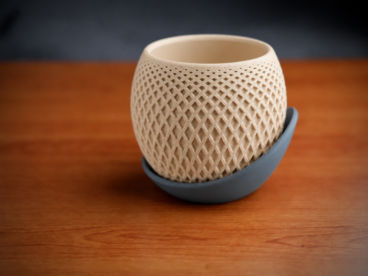 3D Baskı Küre Saksı - Kafes Dokulu İki Parçalı Dekoratif Saksı - Bej-Gri