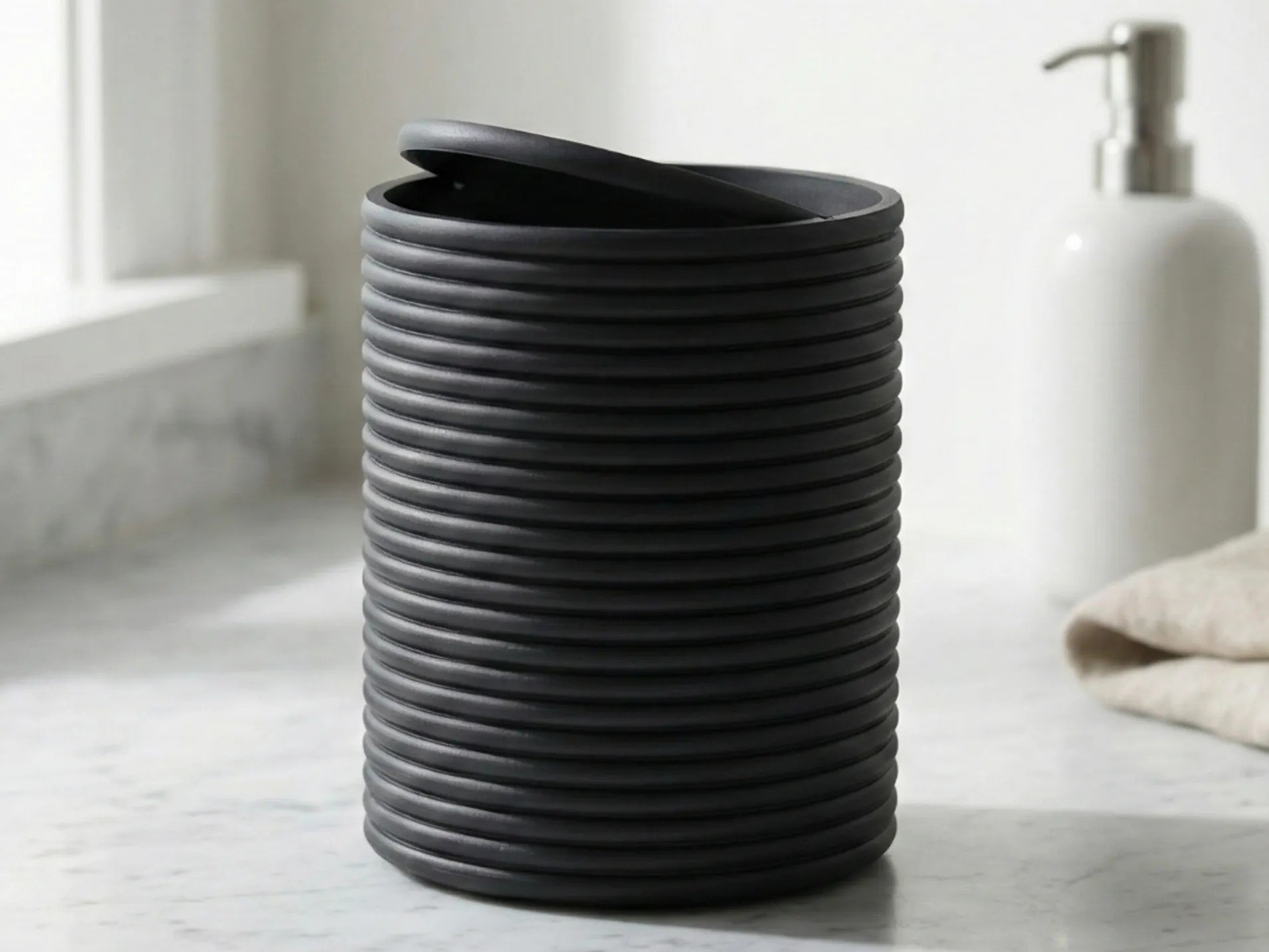 3D Baskı Mini Yivli Çöp Kutusu Sallanır Kapaklı Masaüstü Banyo Makyaj Masası Kovası 12x9 cm Antrasit