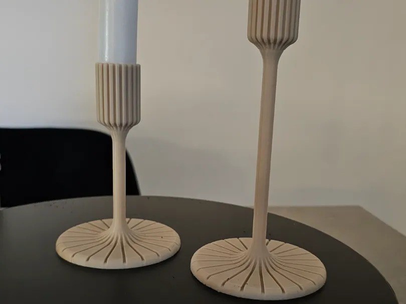 3D Baskı Modern Uzun Mum Tutucu Şamdan Çizgili Başlıklı Konik Mum Şamdanı 23 mm Bej