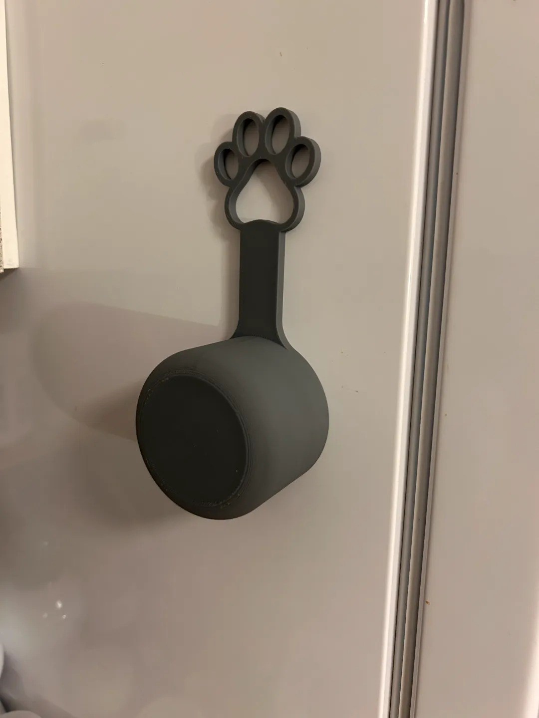 3D Baskı Pati Saplı Mama Kabı Köpek Maması Ölçü Kepçesi Duvara Asılabilir Mama Kepçesi Gri