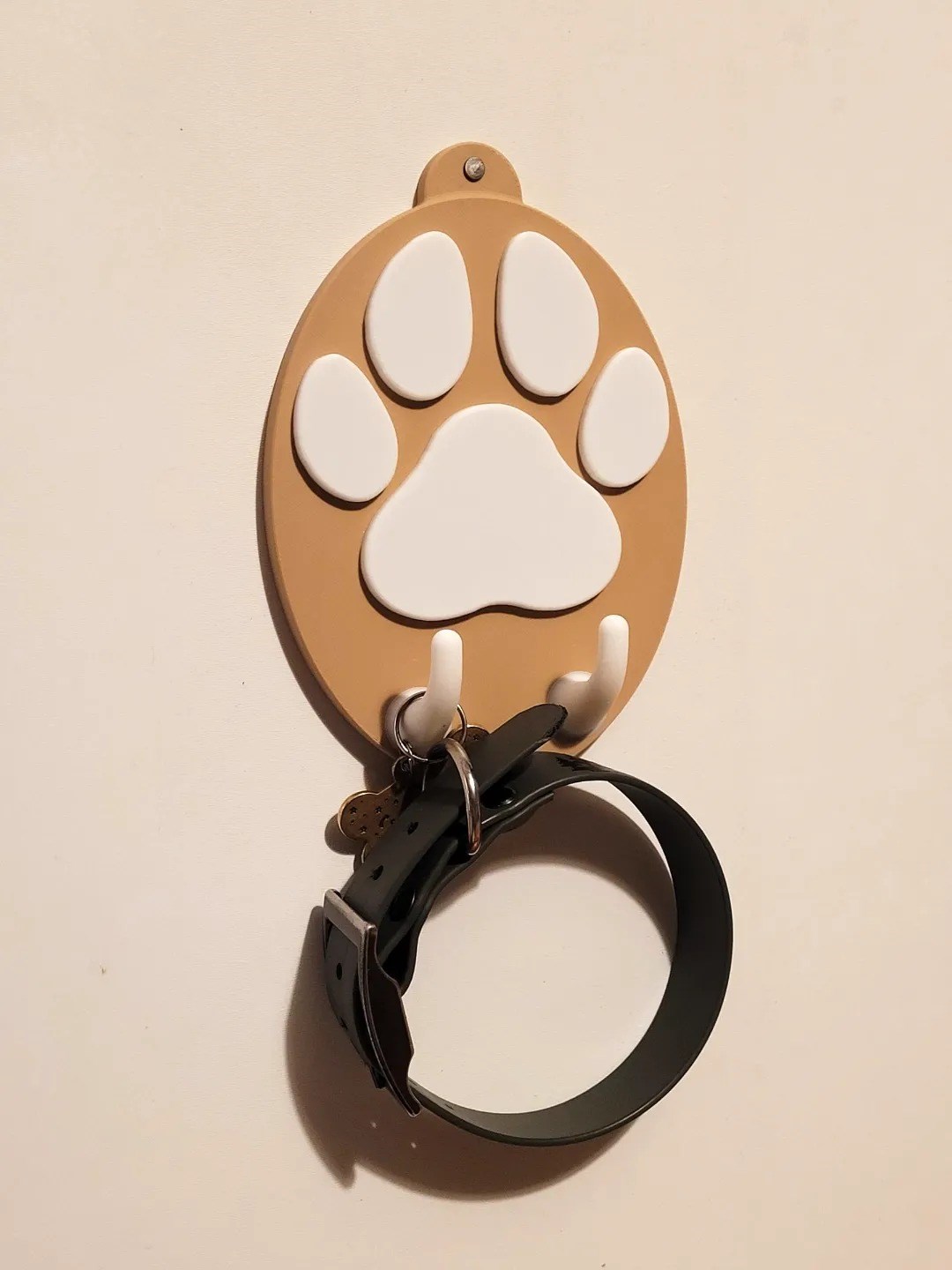 3D Baskı Pati Şeklinde Köpek Tasma Askısı Duvara Monte Tasma ve Aksesuar Askılığı Bej Beyaz