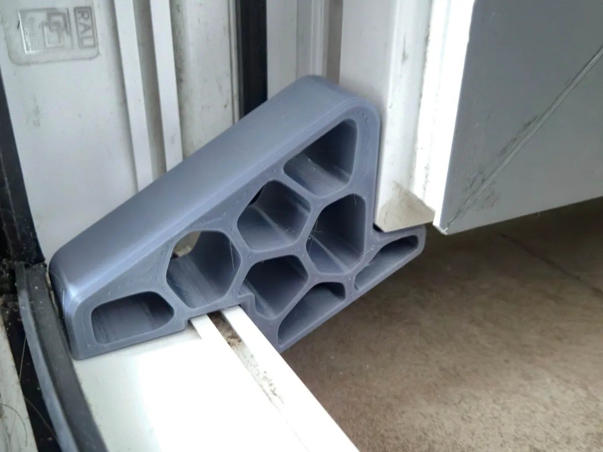 3D Baskı Pencere ve Balkon Kapısı Stoperi Ray Kilitli Kapı Takozu Rüzgar Engelleyici Pencere Tutucu - Gri