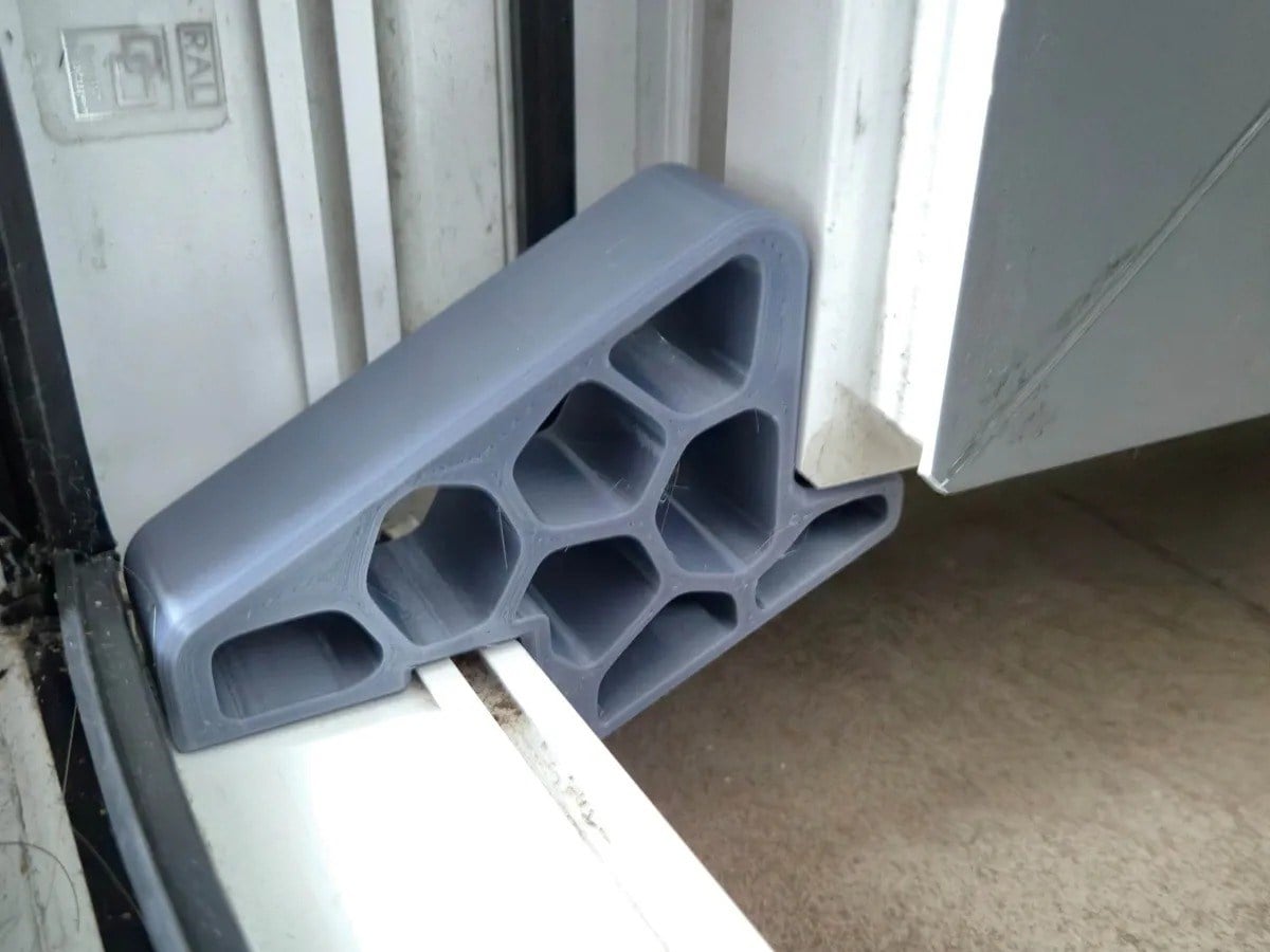 3D Baskı Pencere ve Balkon Kapısı Stoperi Ray Kilitli Kapı Takozu Rüzgar Engelleyici Pencere Tutucu - Gri