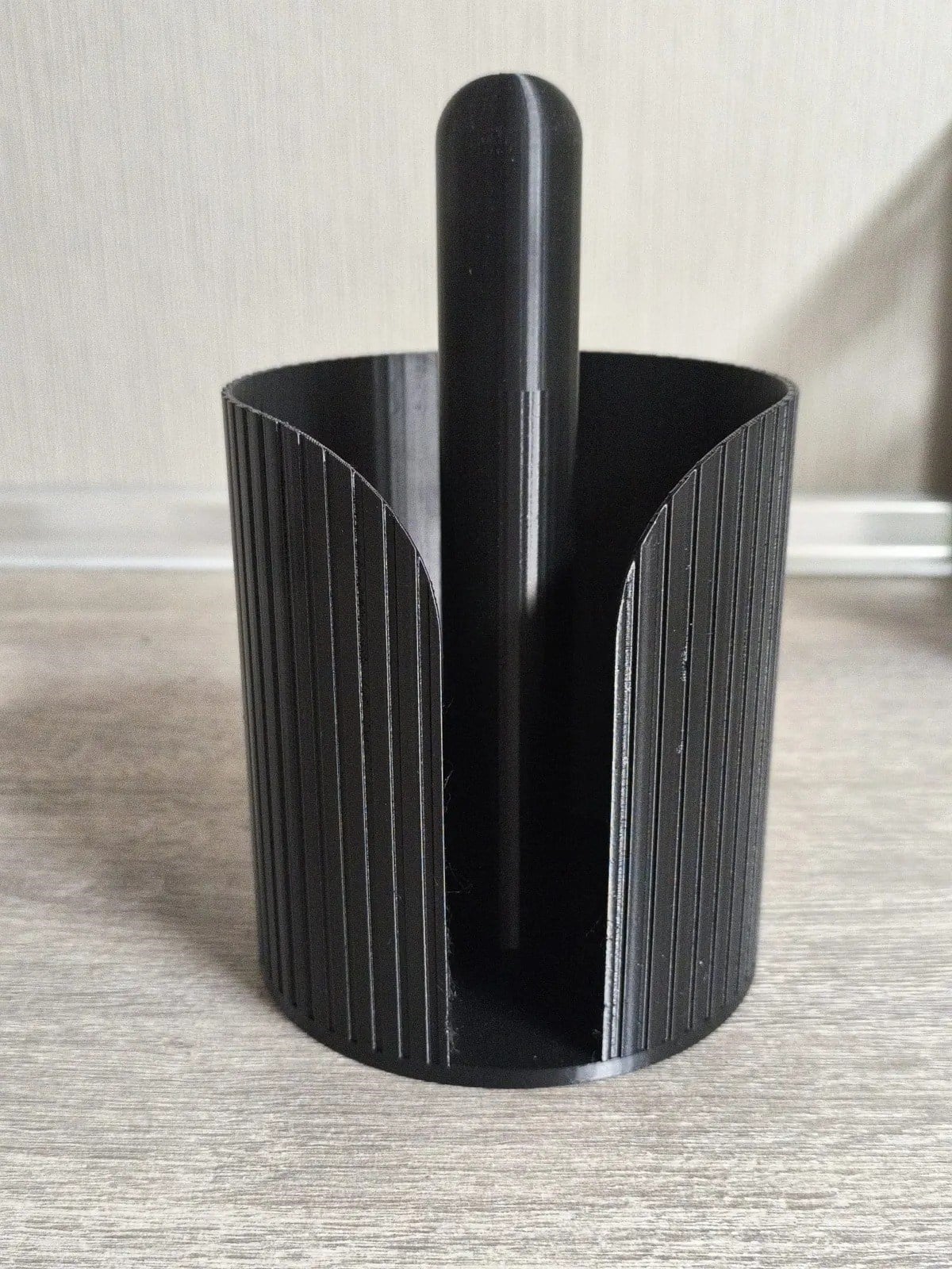 3D Baskı Petek Delikli Ayaklı Kağıt Havlu Standı Modern Kağıt Havluluk Mutfak Tezgâh Havlu Tutucu Siyah