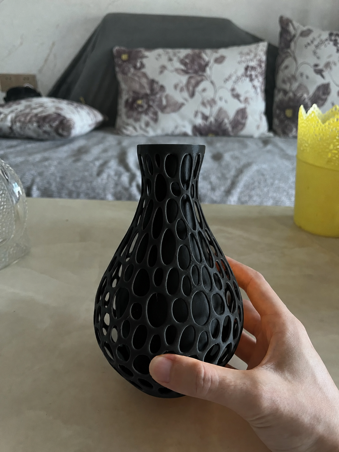 3D Baskı Petek Dokulu Vazo - Delikli Dekoratif Vazo-Siyah